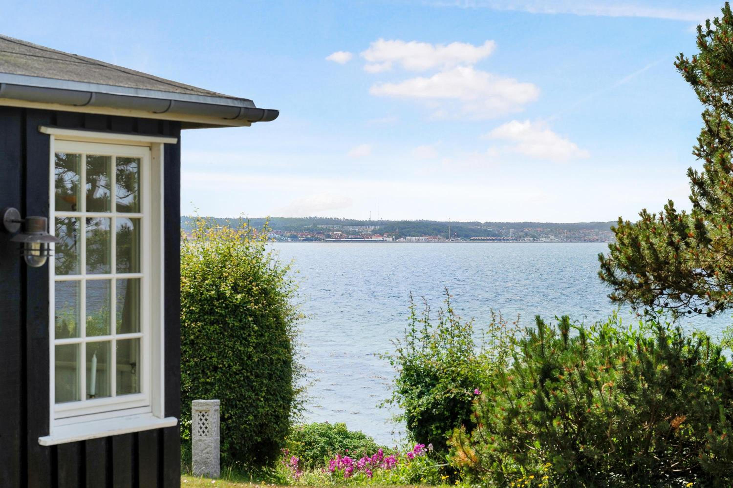 Romantic Seaside Cottage With Panoramic Views Just 20 Meters From The Beach