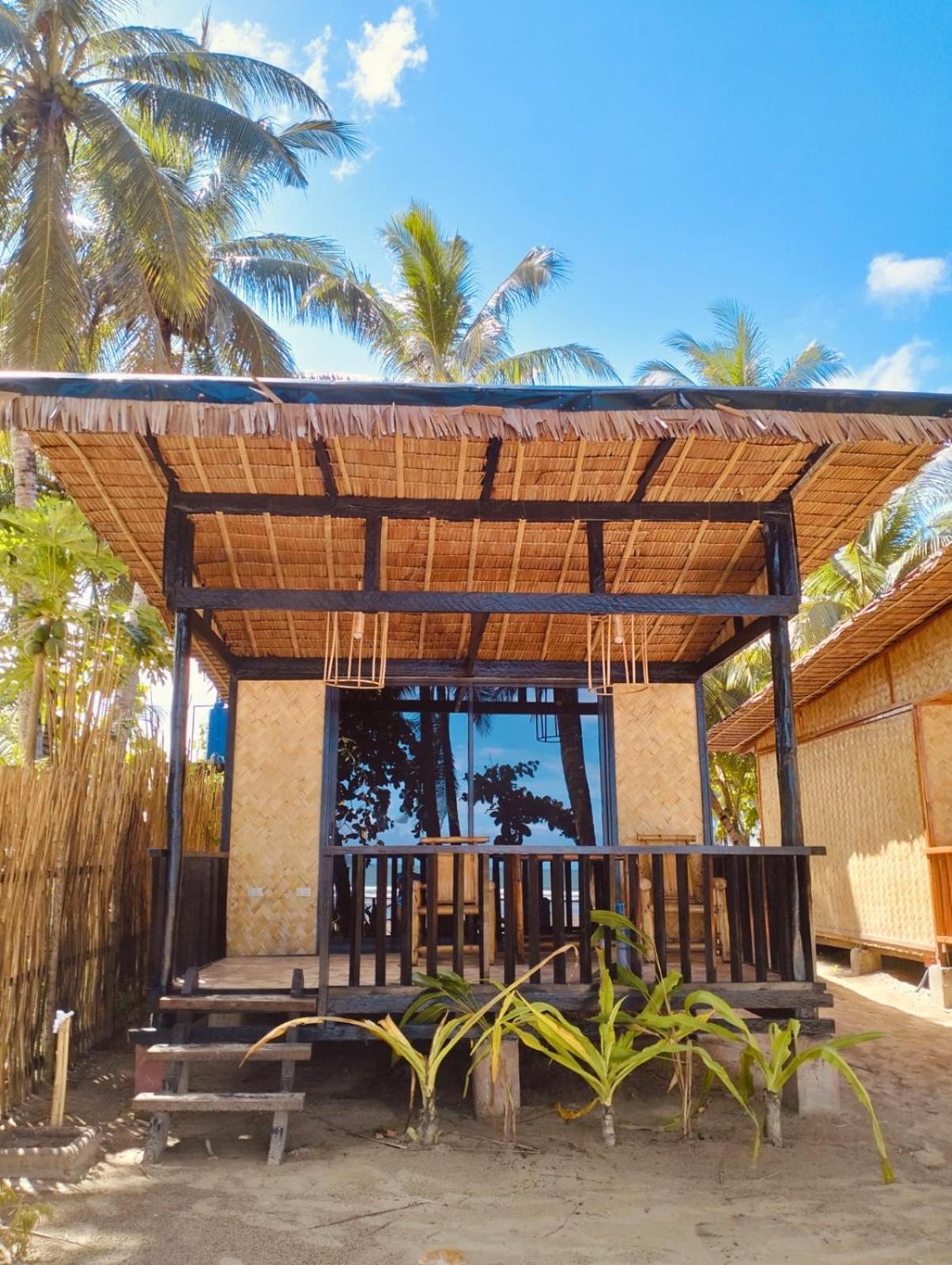 Beachfront Bungalows Bucana, El Nido