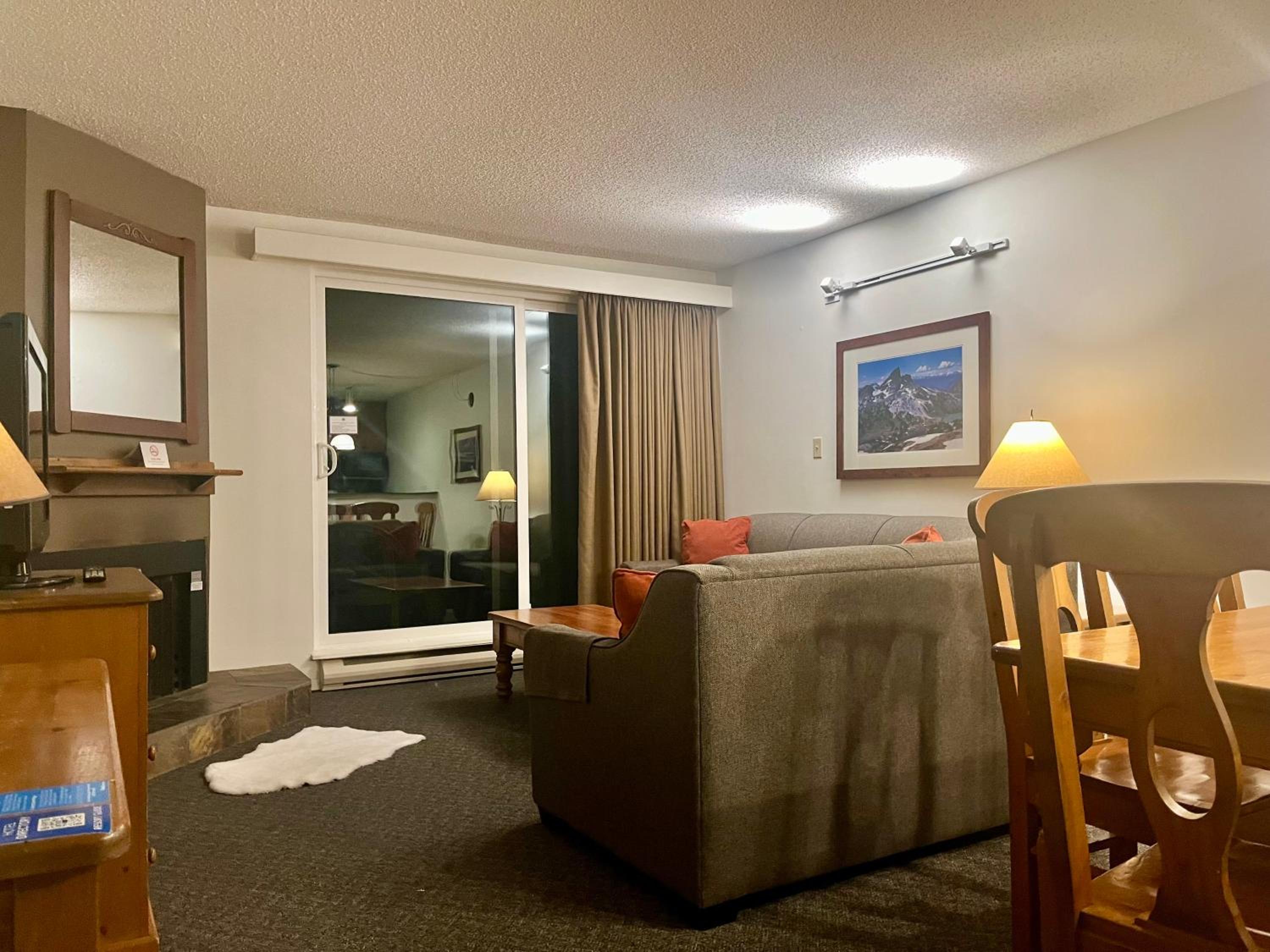 Tantalus lodge Spectacular Spacious Retreat
