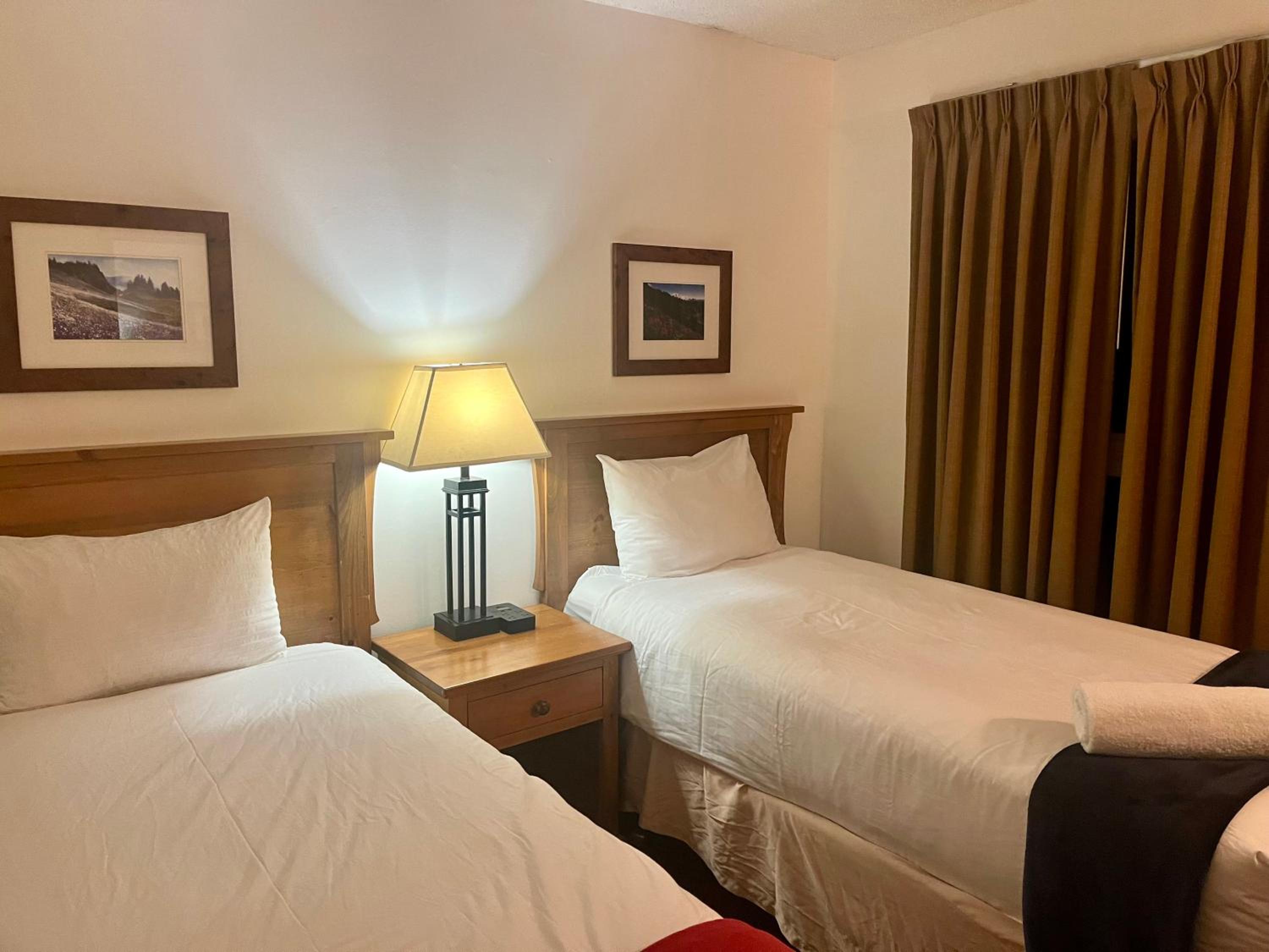 Tantalus lodge Spectacular Spacious Retreat