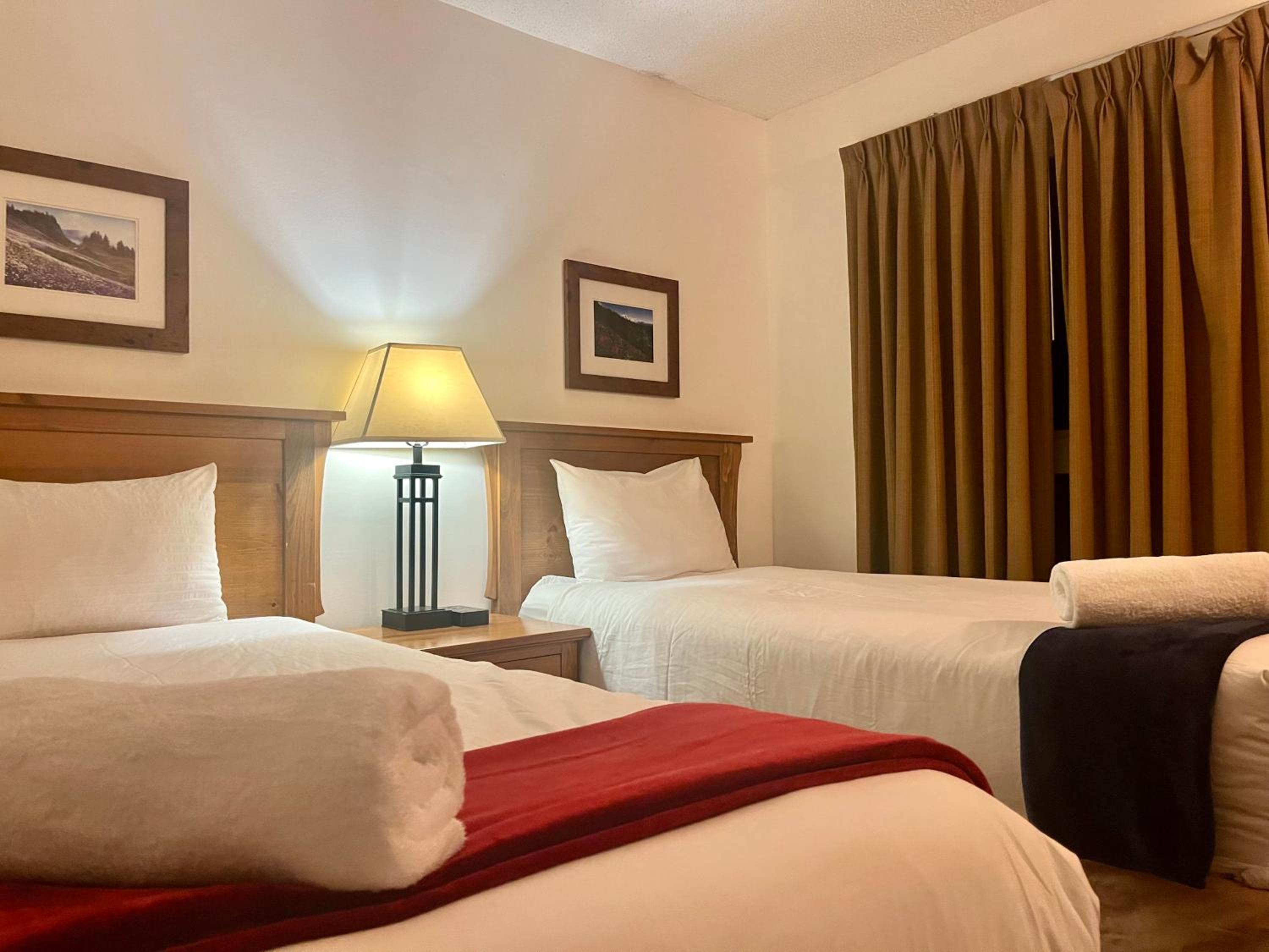 Tantalus lodge Spectacular Spacious Retreat
