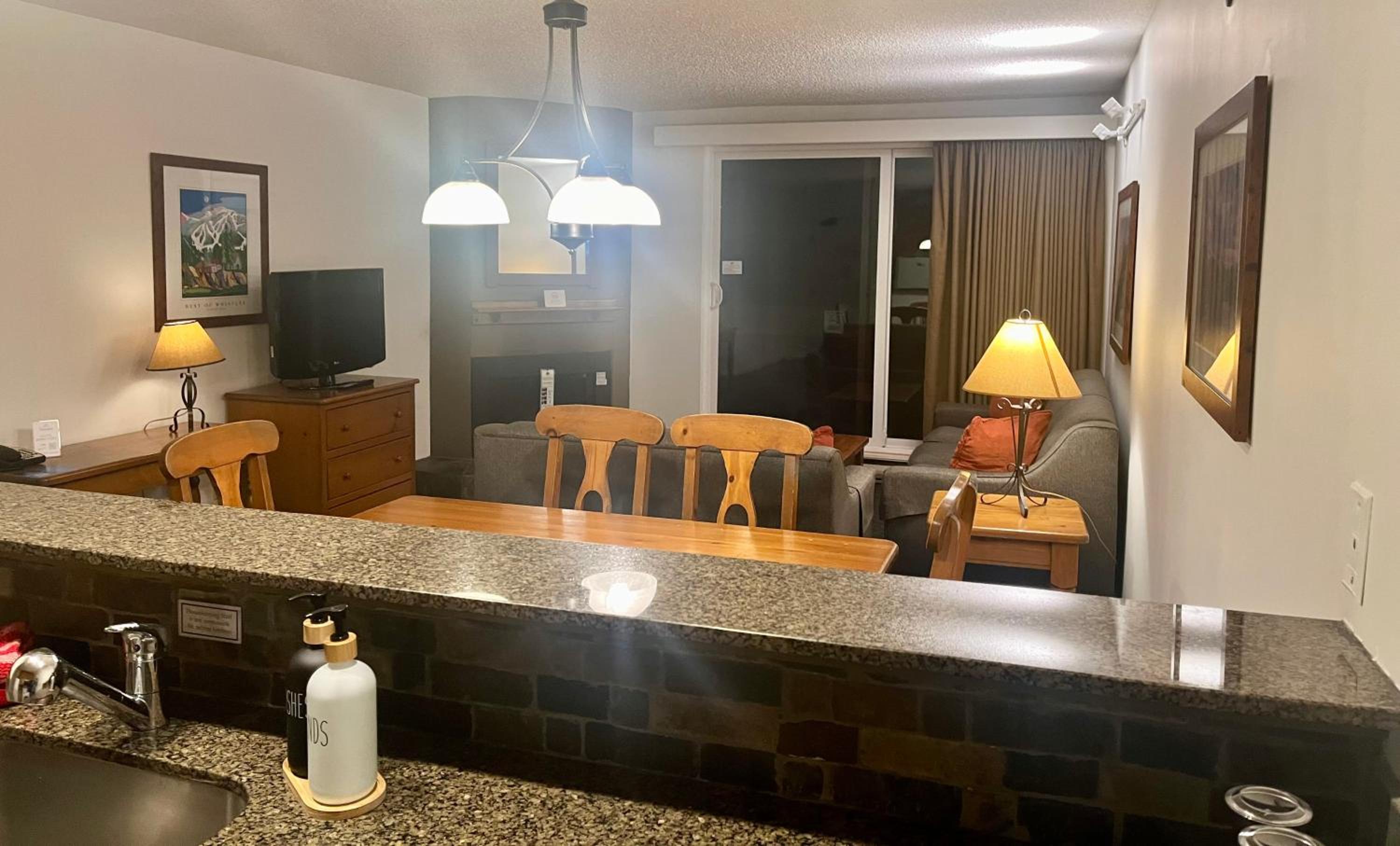Tantalus lodge Spectacular Spacious Retreat