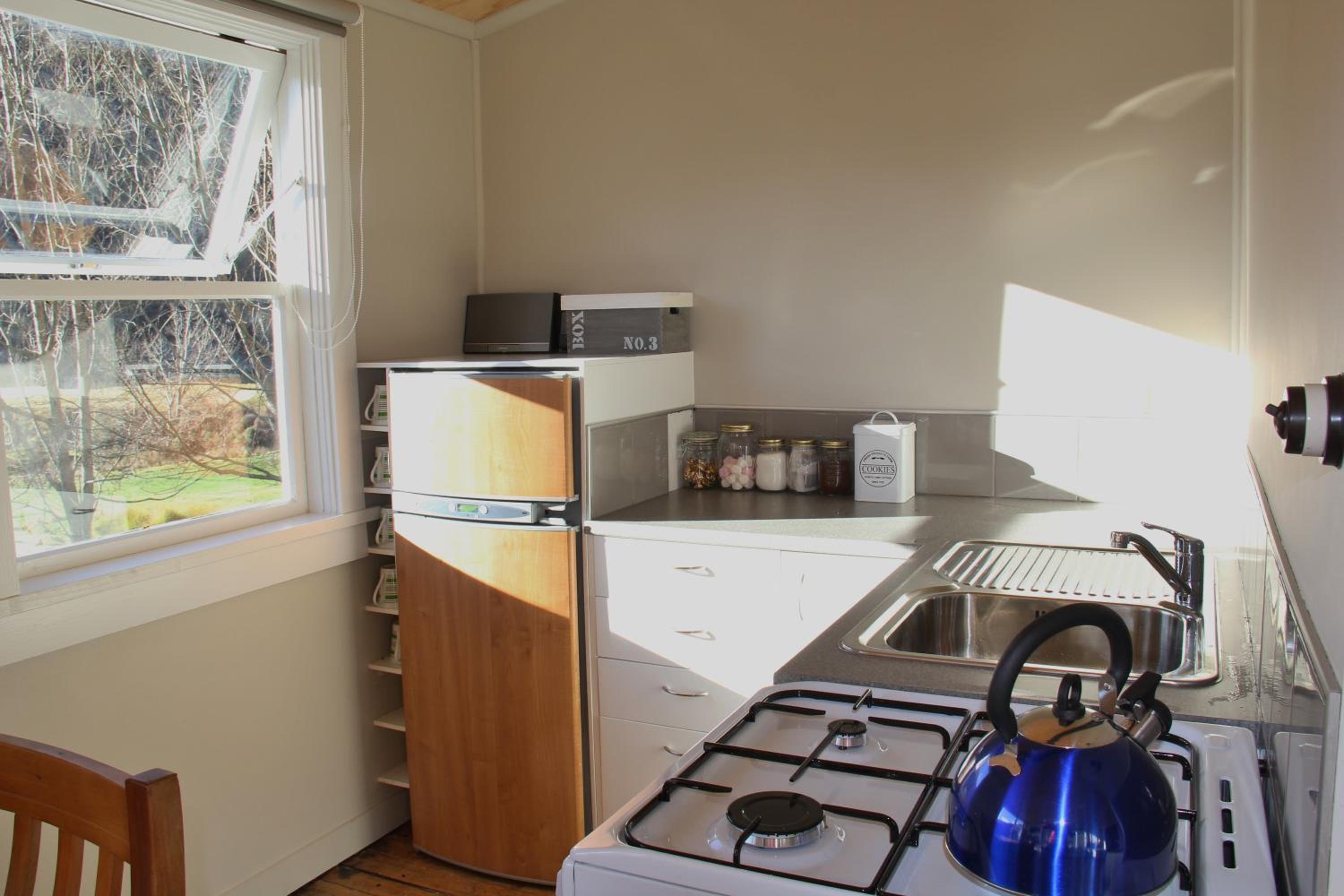 Round Hill Hut view 3