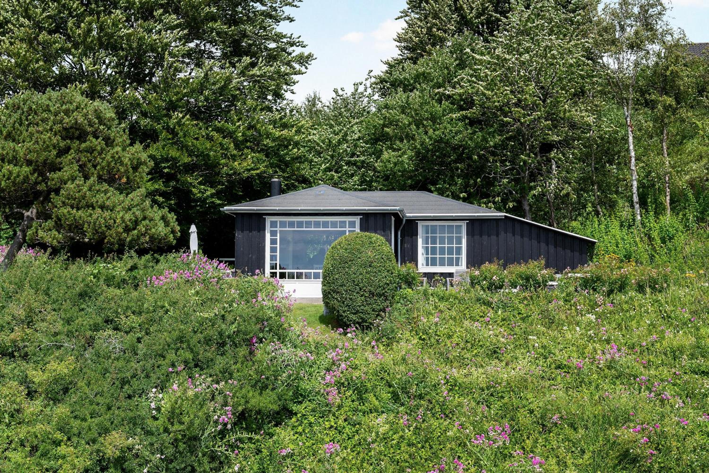 Romantic Seaside Cottage With Panoramic Views Just 20 Meters From The Beach