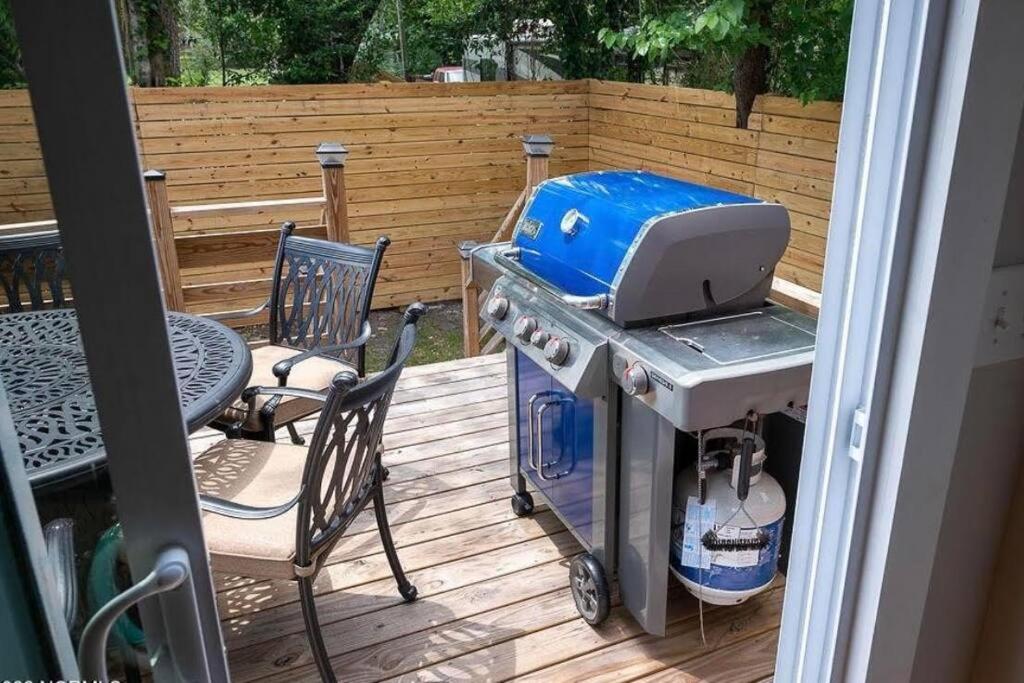 Port City Bungalow - Experience Art, Historic Home, Walk DwTn Wilmington view 2