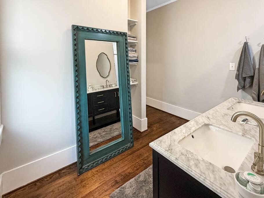 Port City Bungalow - Experience Art, Historic Home, Walk DwTn Wilmington view 4