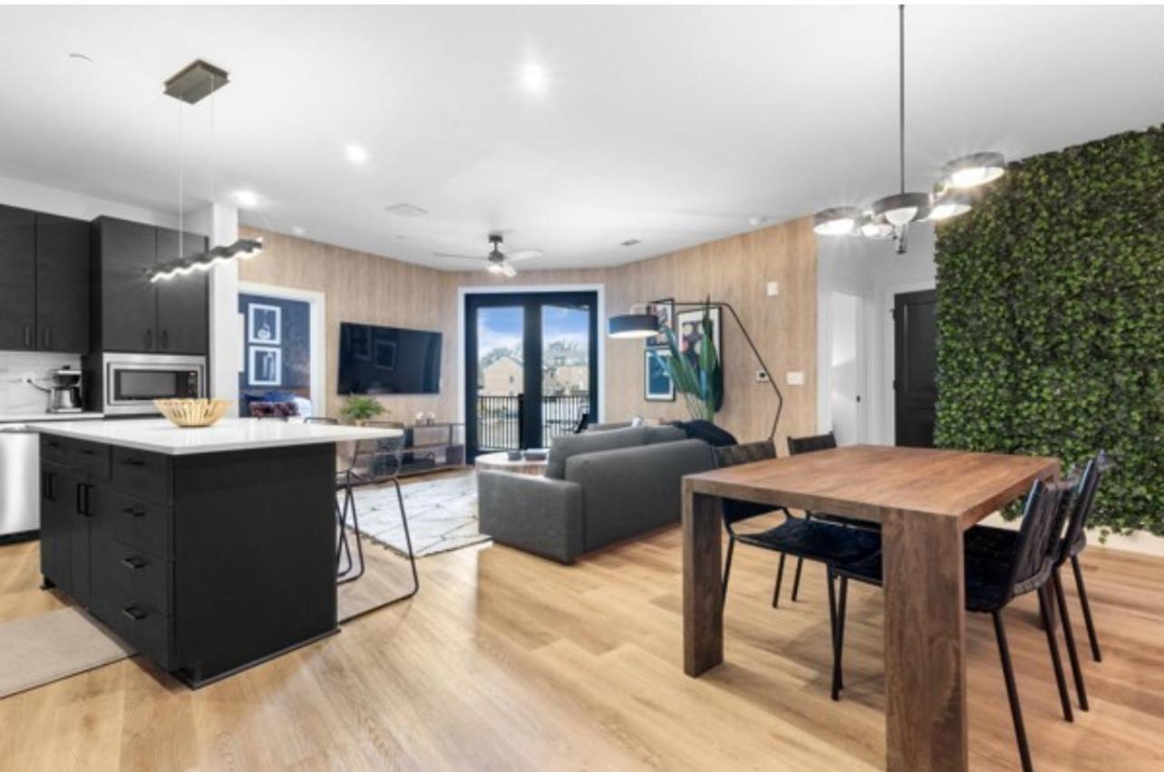 Electric - Odyssey -Top Floor West End 2 Bedroom - Minutes to Broadway view 2