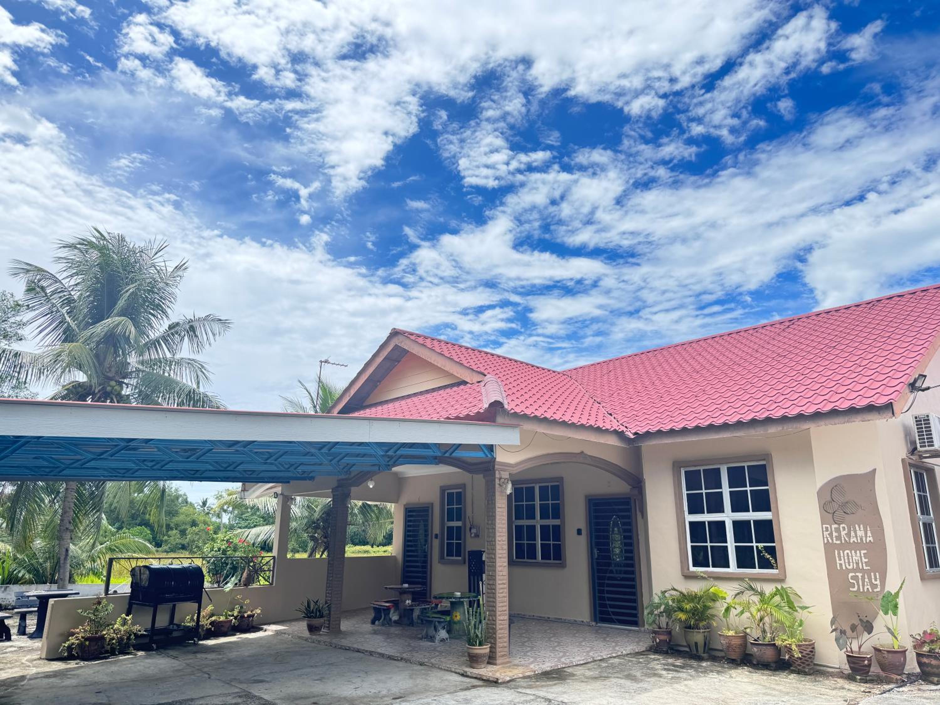 Rerama Homestay Langkawi 5 minutes driving to Chenang Beach, kitchen, Wifi, parking, village vibes photo 3