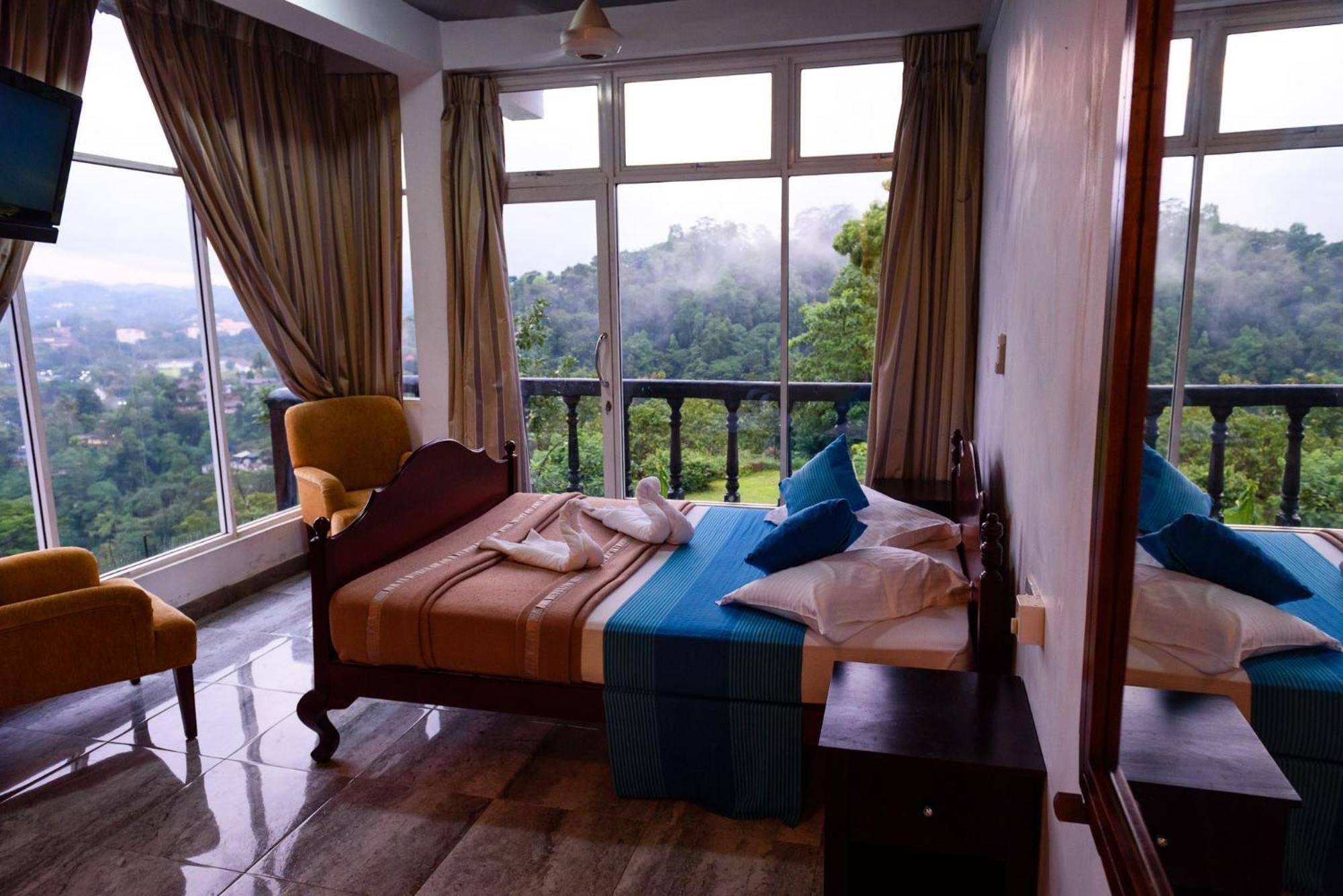 Primrose Kandy Hill Bungalow view 4