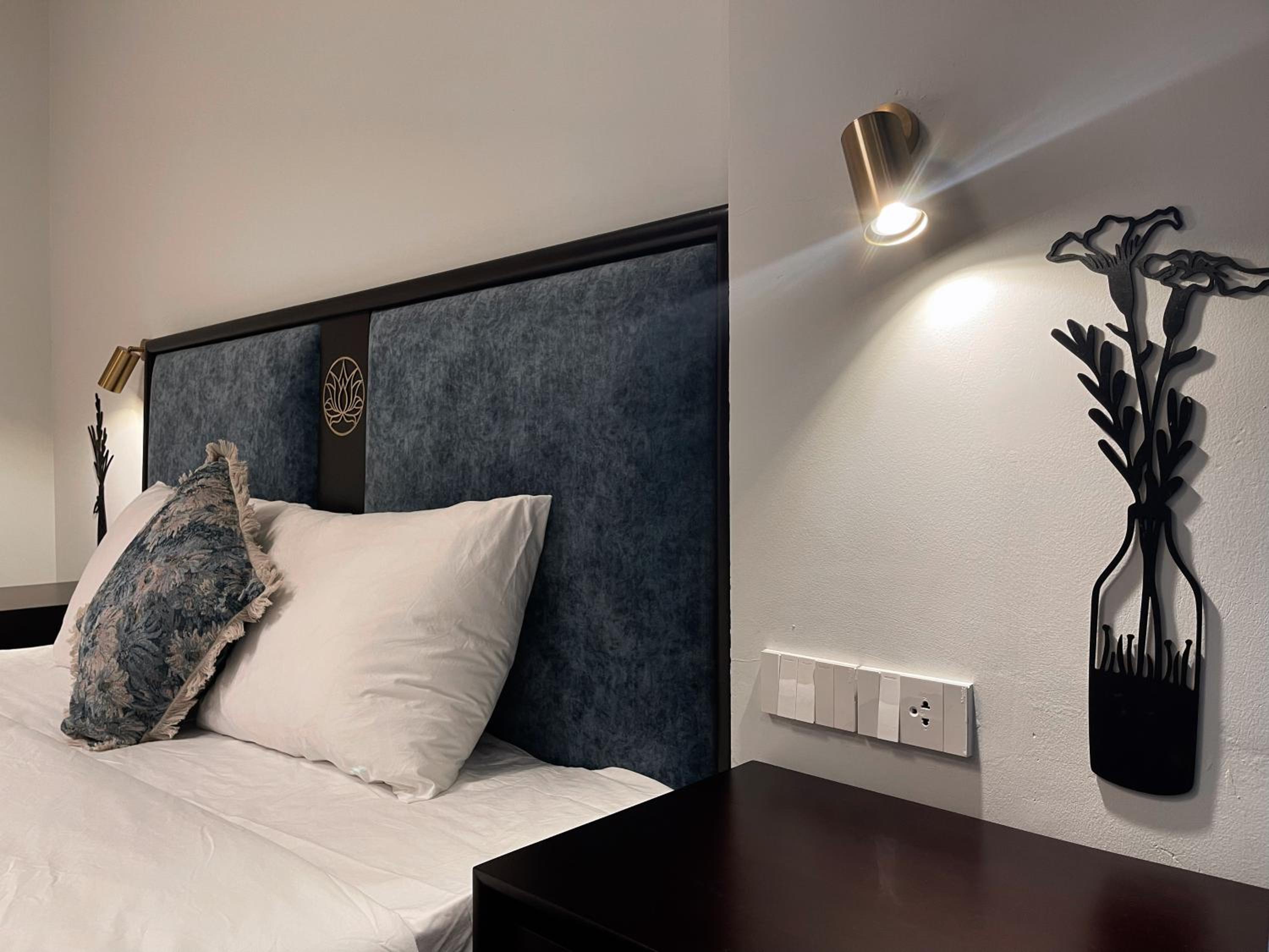 High-ser Apartment -2BR - NiceView - Parking - Spacious - In center