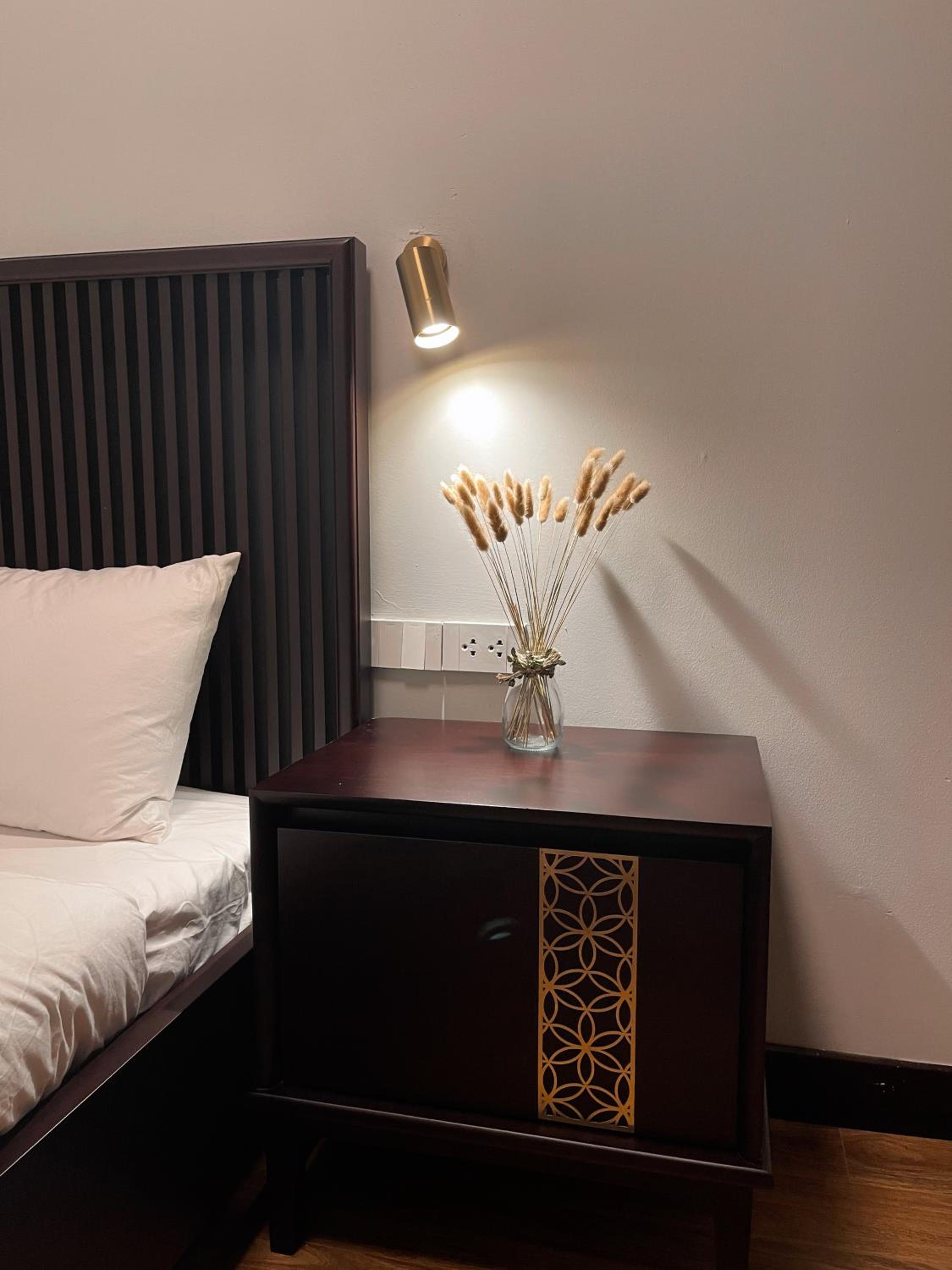High-ser Apartment -2BR - NiceView - Parking - Spacious - In center