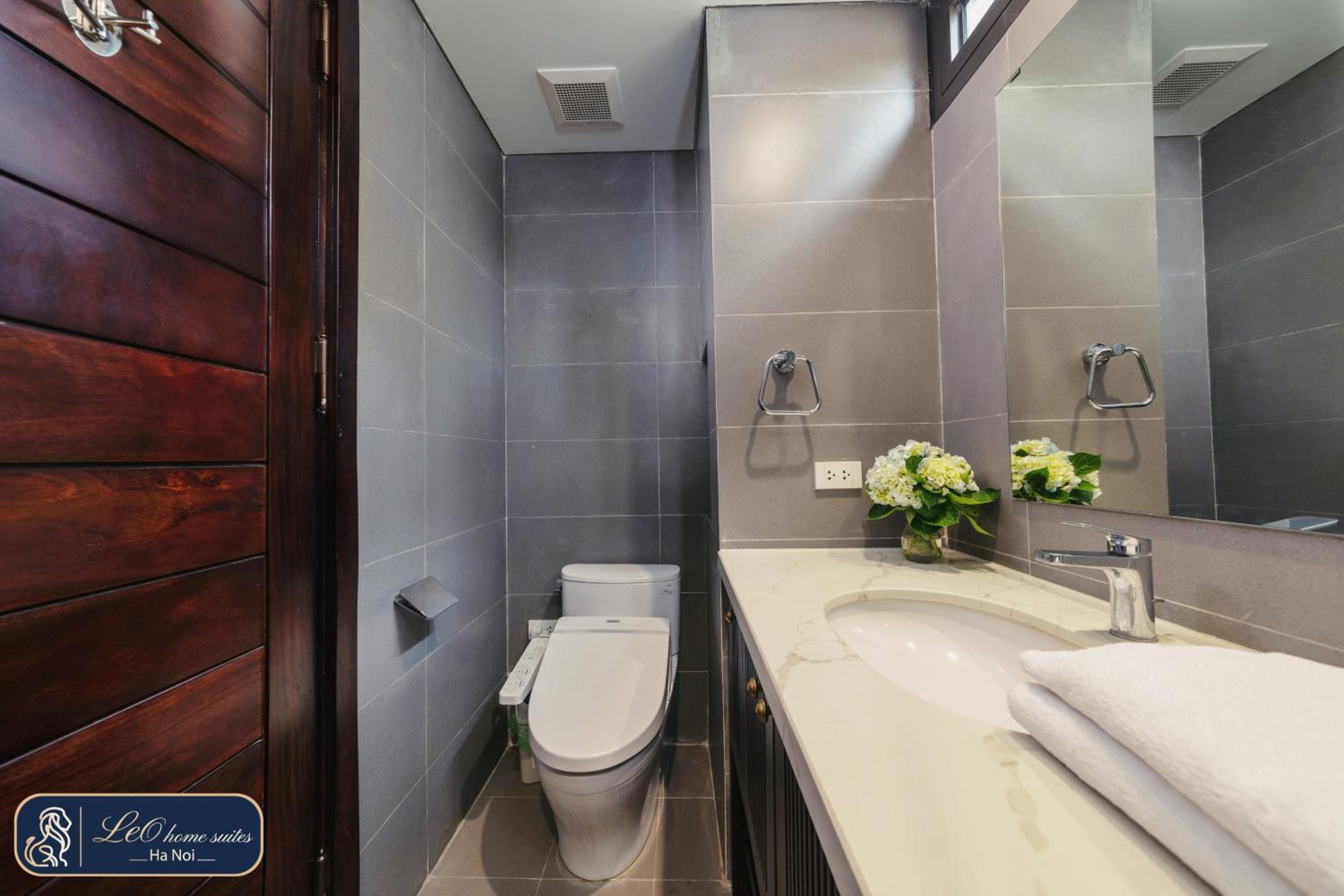 High-ser Apartment -2BR - NiceView - Parking - Spacious - In center