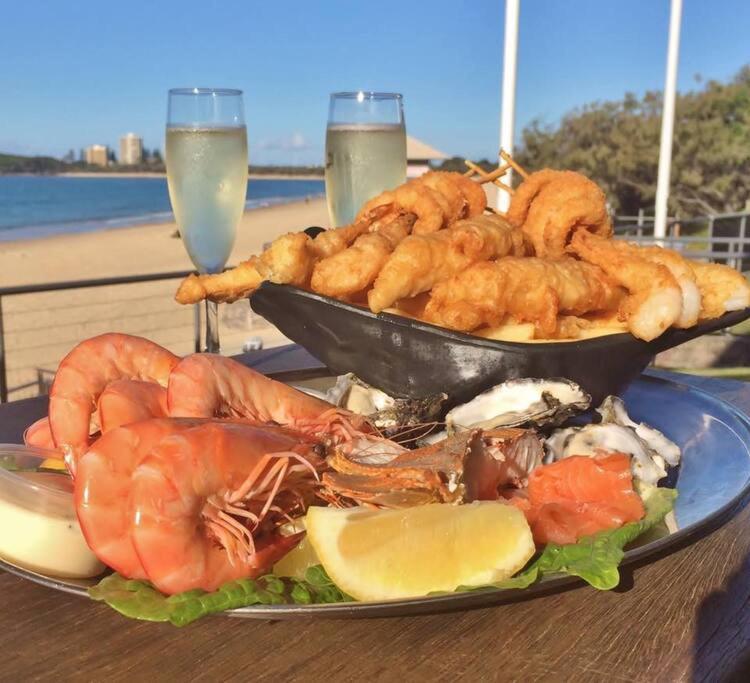 At The Beach Mooloolaba, Private Rooftop With Spa, 50m to Beach, Surfclub and Esplanade