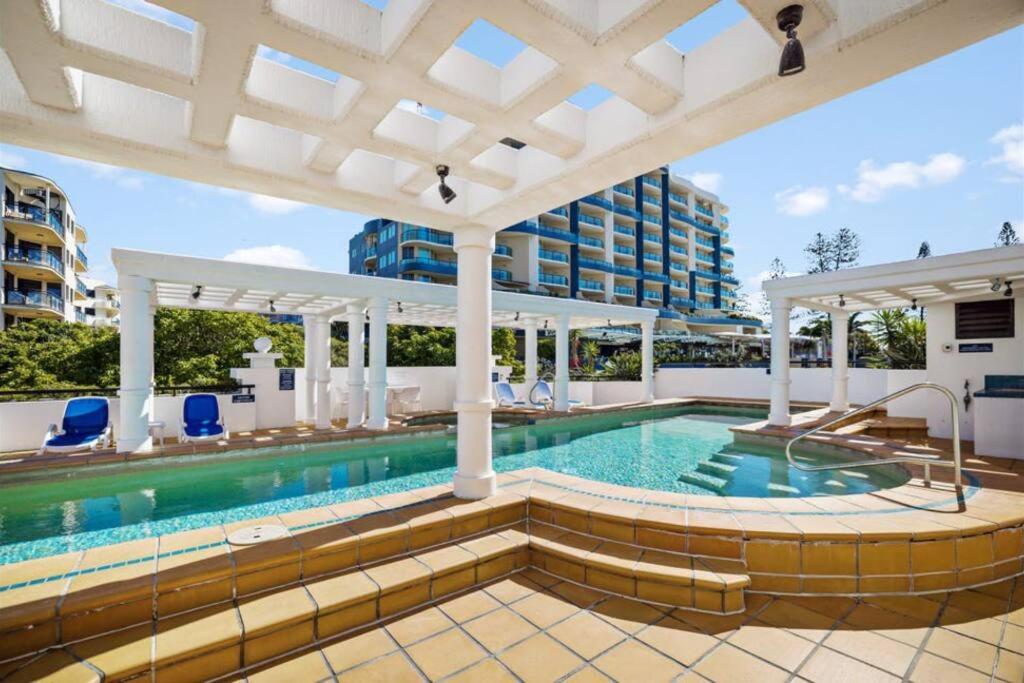 At The Beach Mooloolaba, Private Rooftop With Spa, 50m to Beach, Surfclub and Esplanade