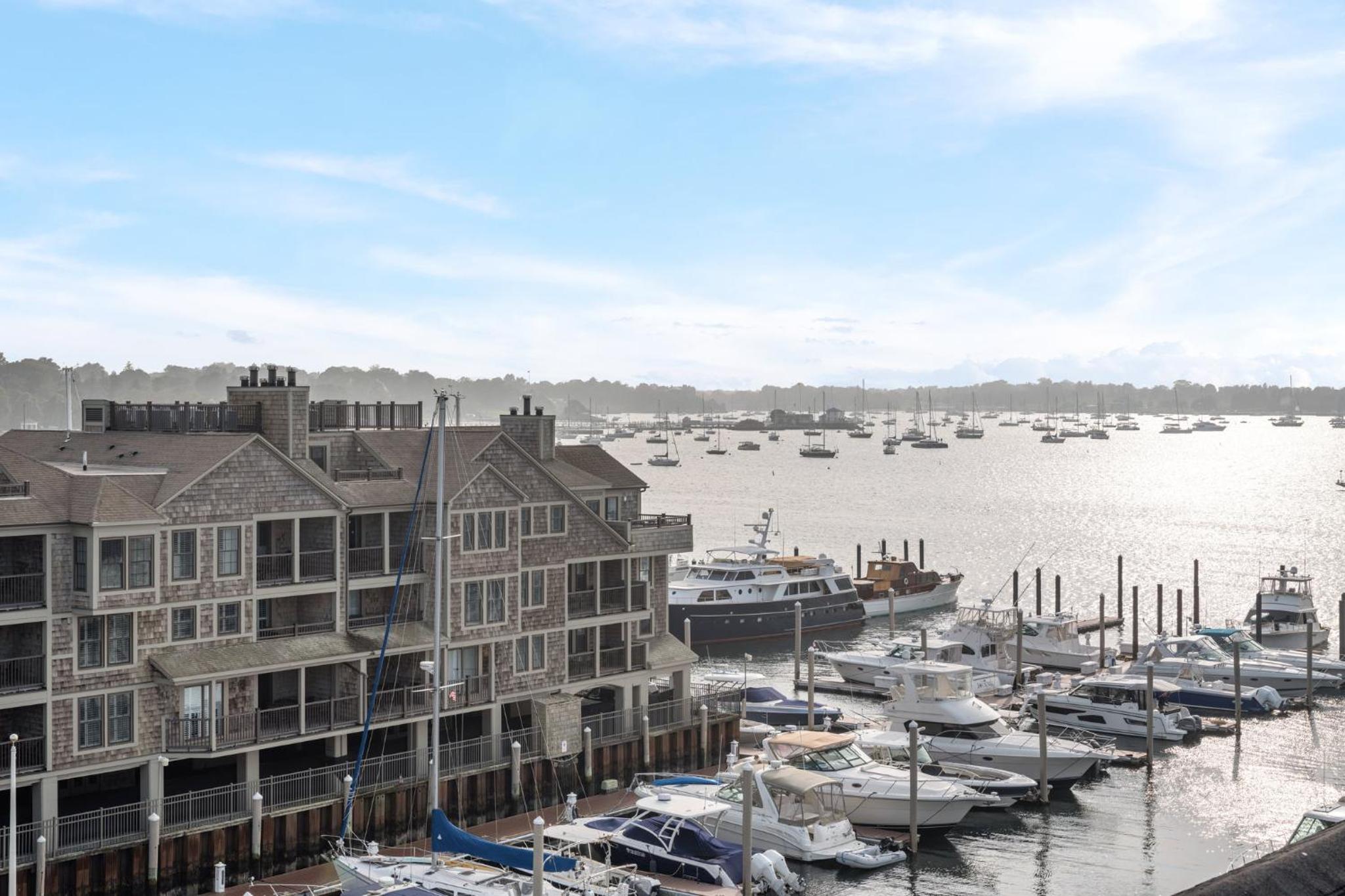 Hotel Club Wyndham Newport Onshore - Image 1