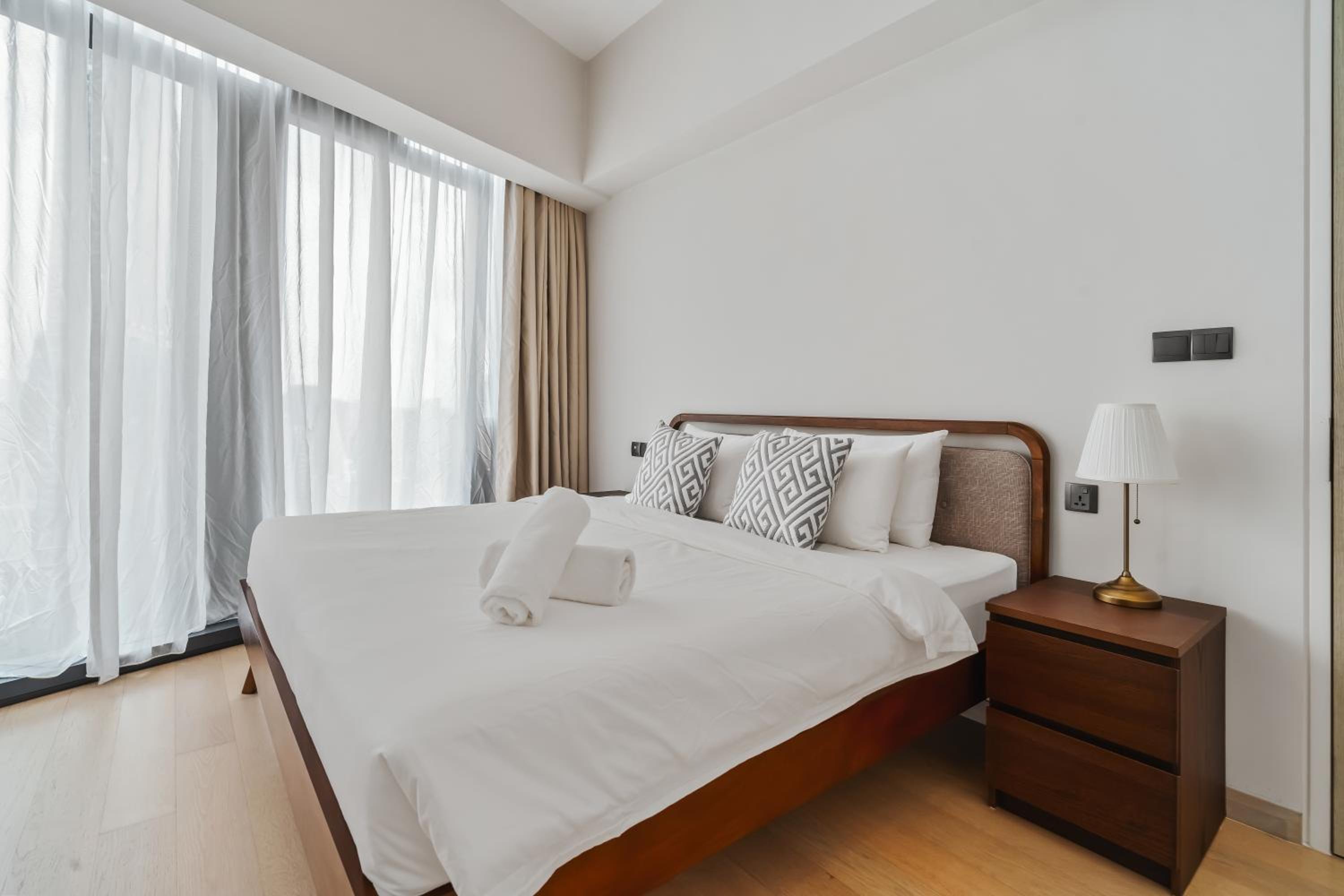 Designer 2BR Suite 400m to KLCC and LRT Station