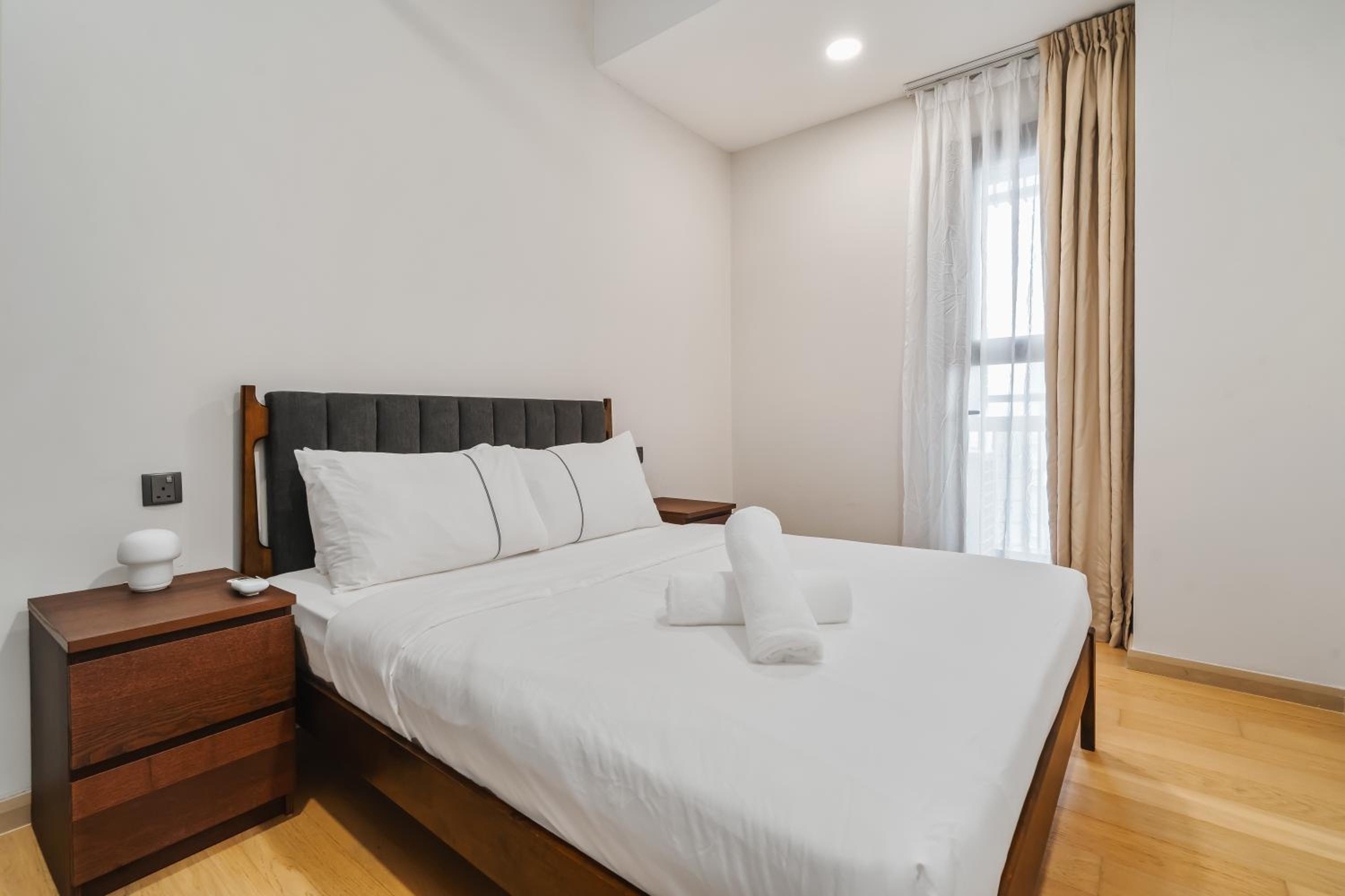 Designer 2BR Suite 400m to KLCC and LRT Station