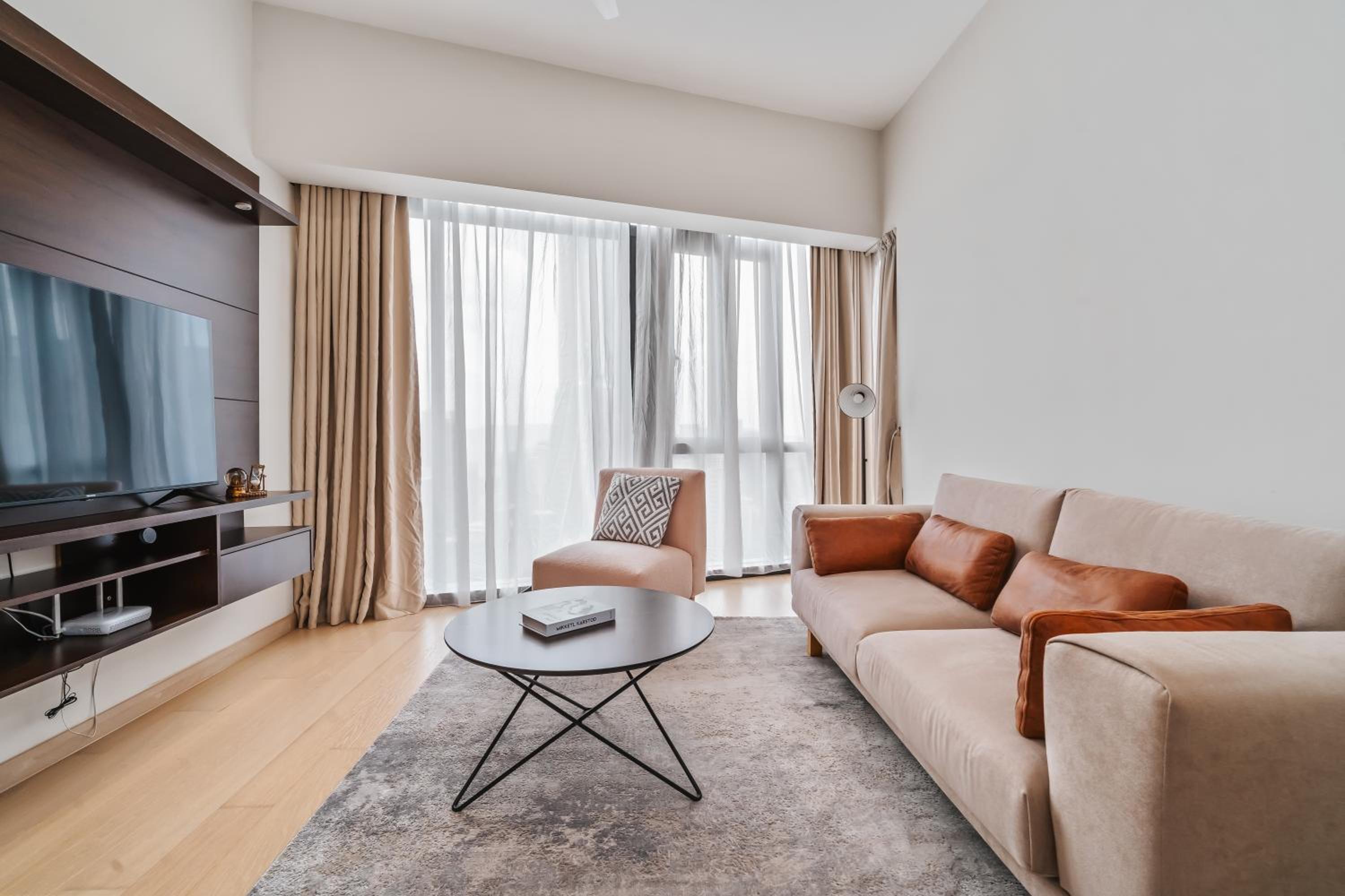 Designer 2BR Suite 400m to KLCC and LRT Station