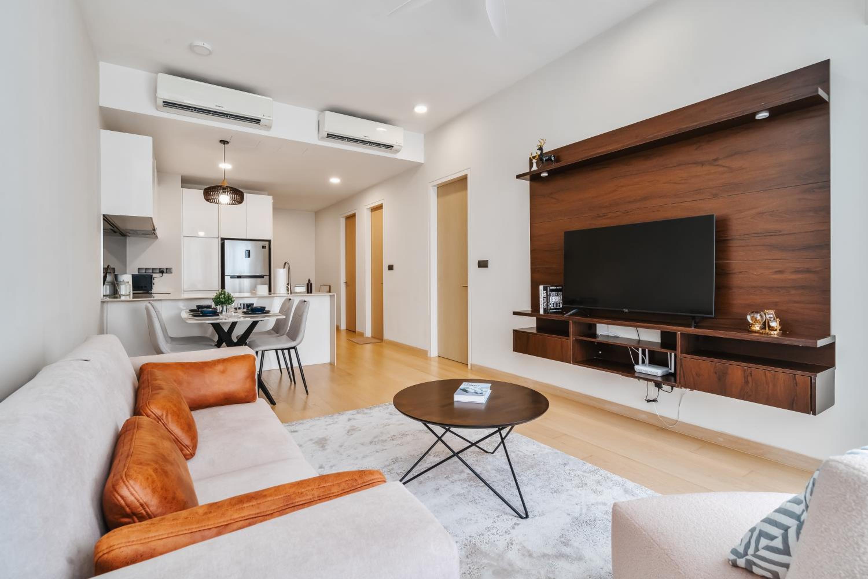 Designer 2BR Suite 400m to KLCC and LRT Station
