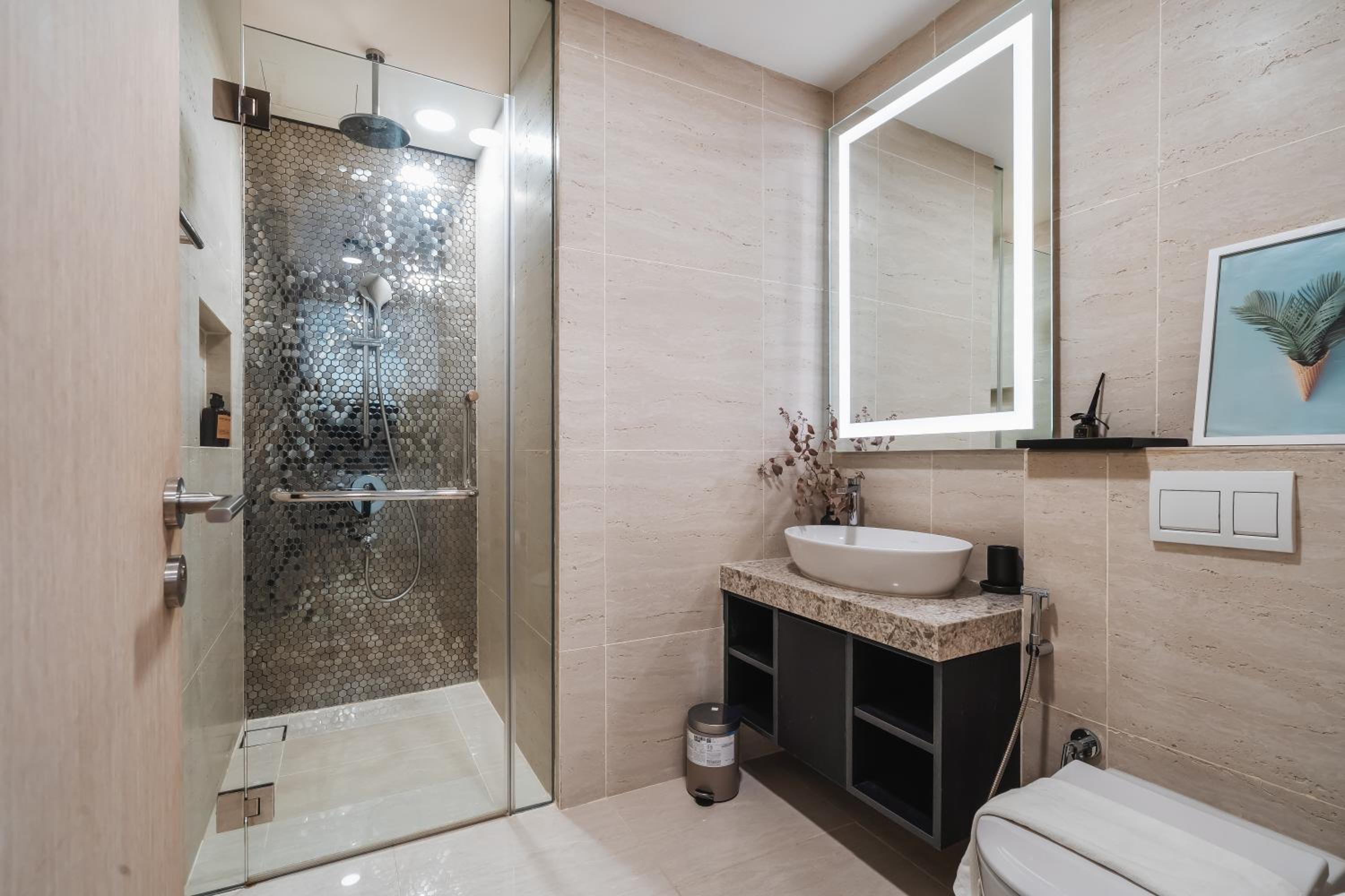 Designer 2BR Suite 400m to KLCC and LRT Station