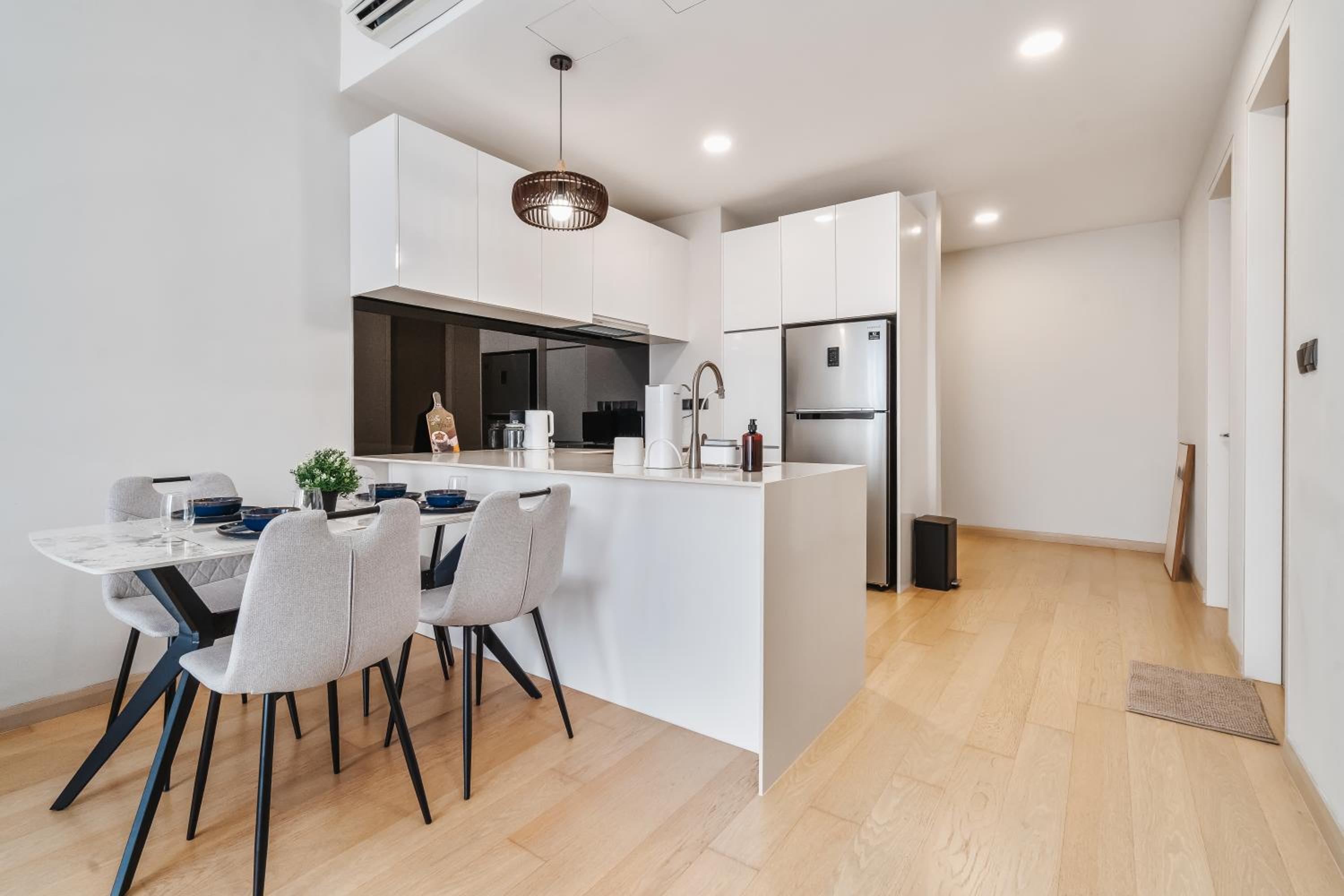Designer 2BR Suite 400m to KLCC and LRT Station