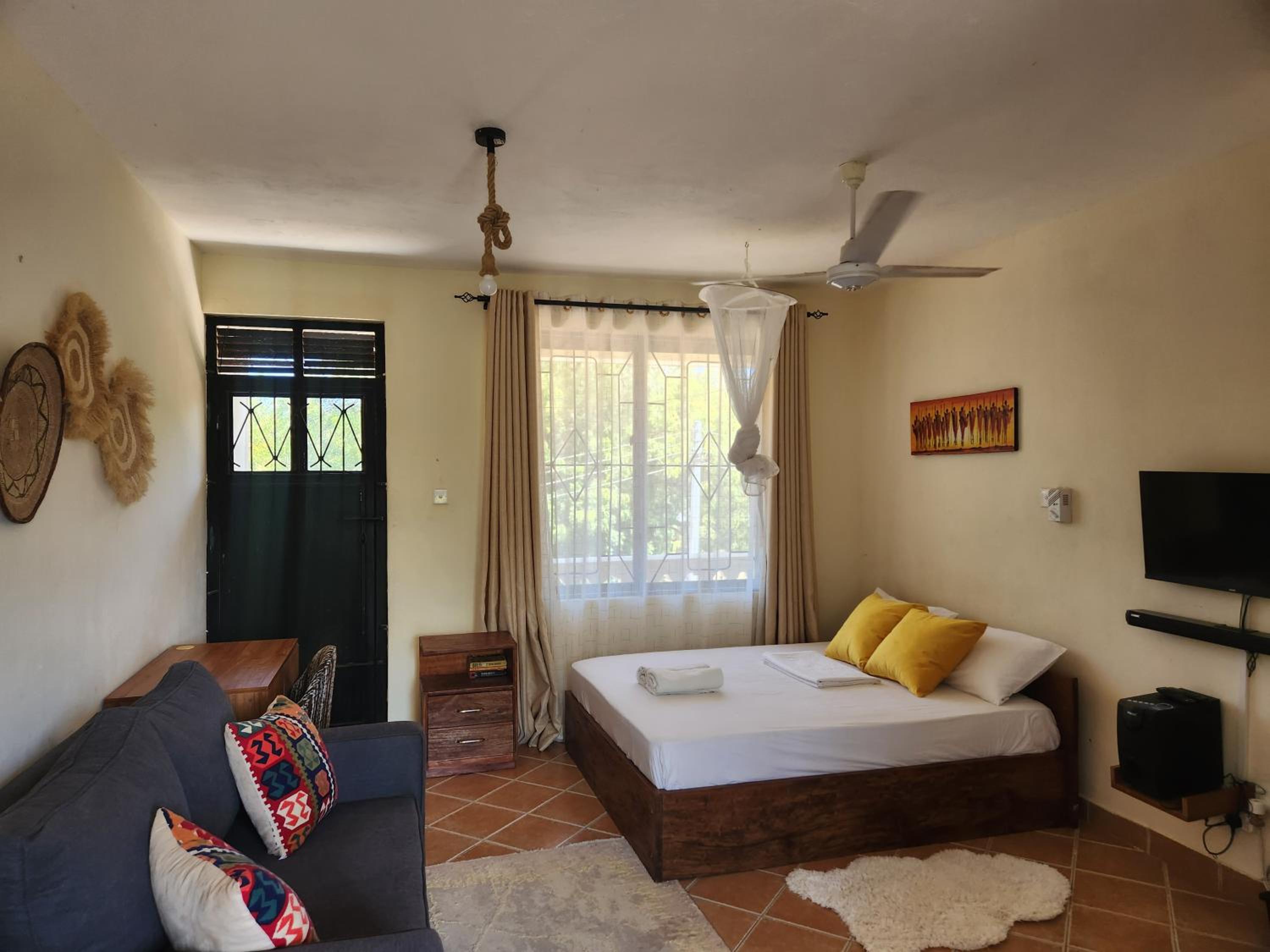 Stay with Adhiambo - Studio near Bofa Beach view 2