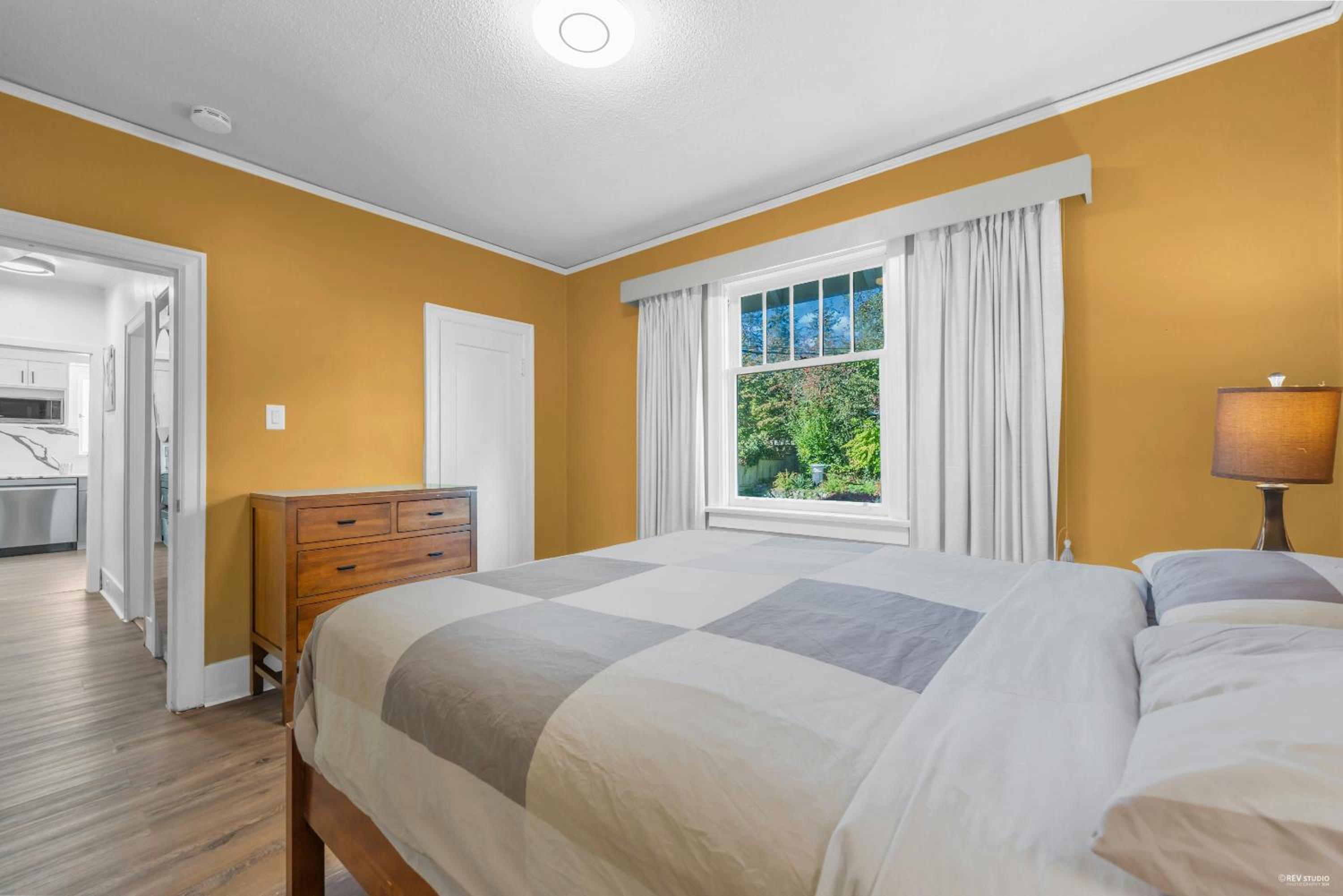 Comfort two bedrooms in main floor
