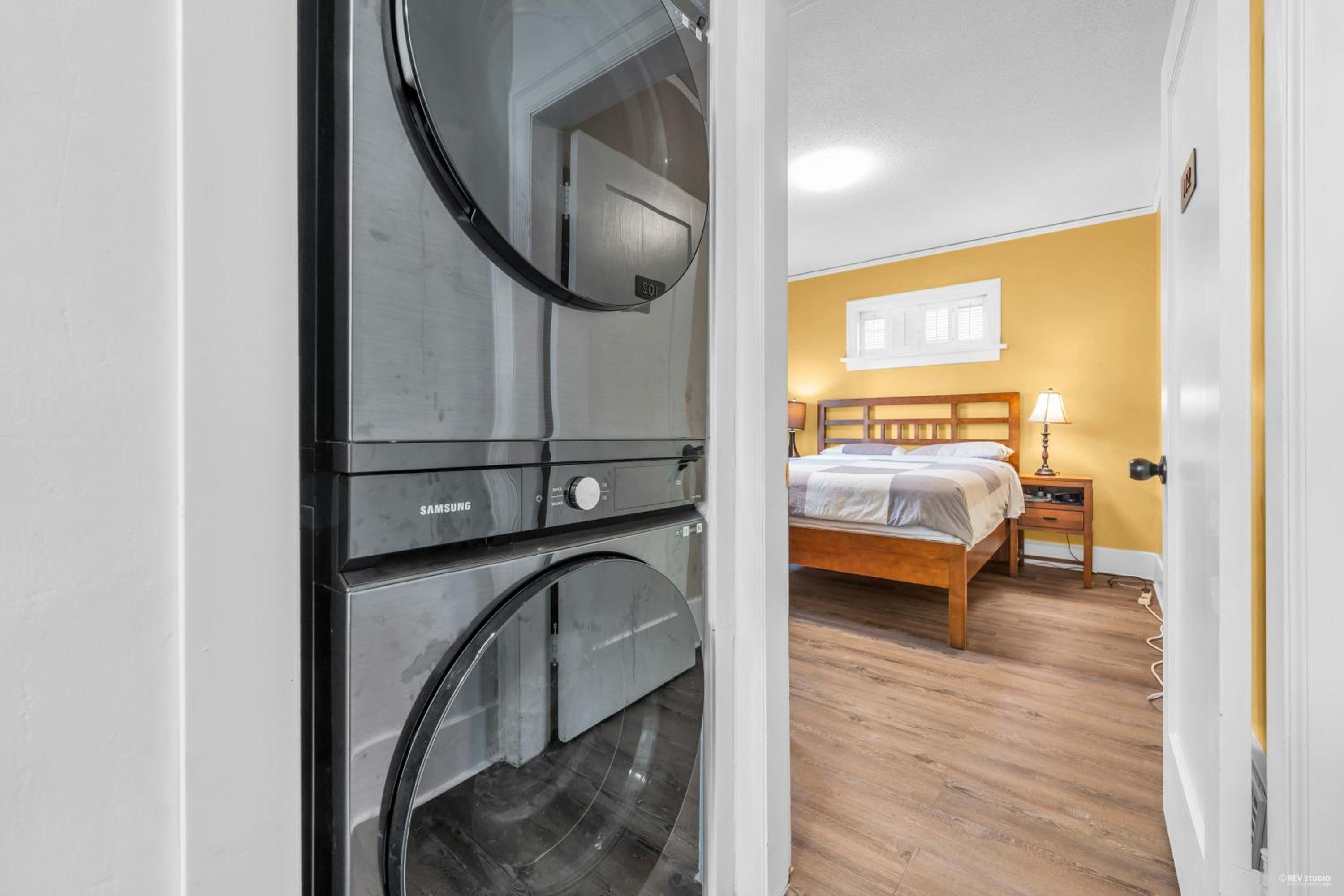 Comfort two bedrooms in main floor
