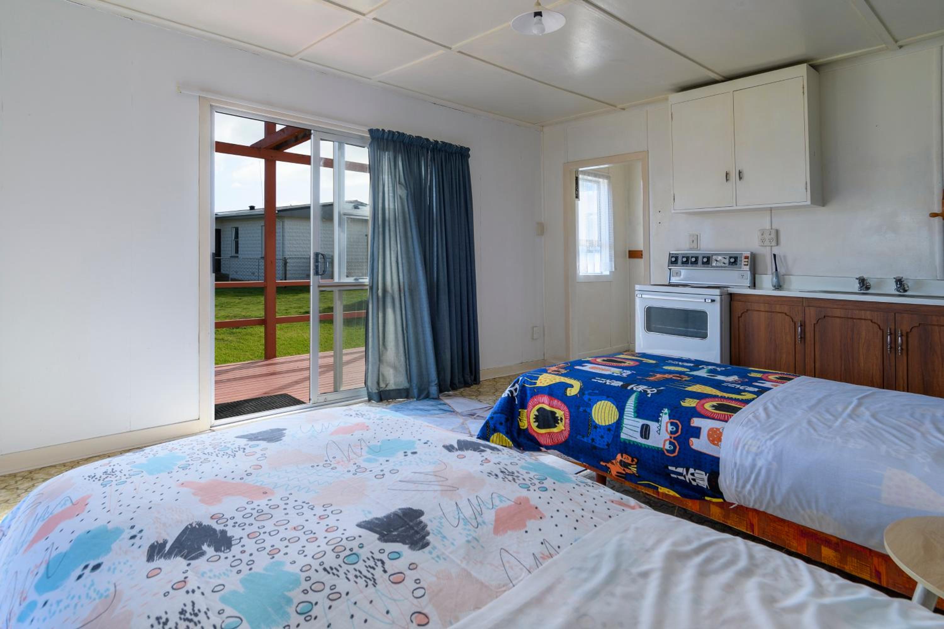 One step to the Beach 4 Bedrooms view 4