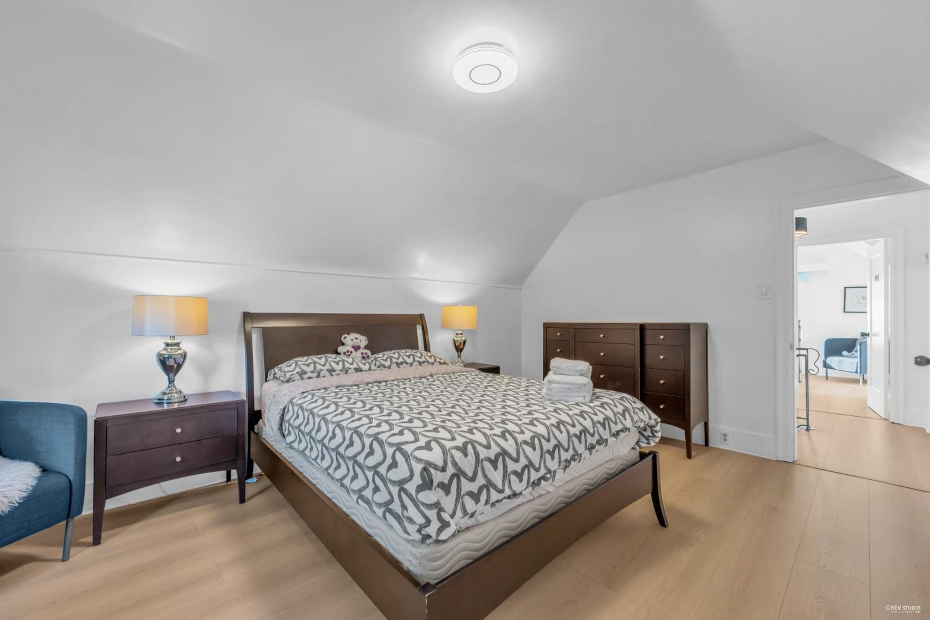 Cozy two bedroom in upper floor in Vancouver West