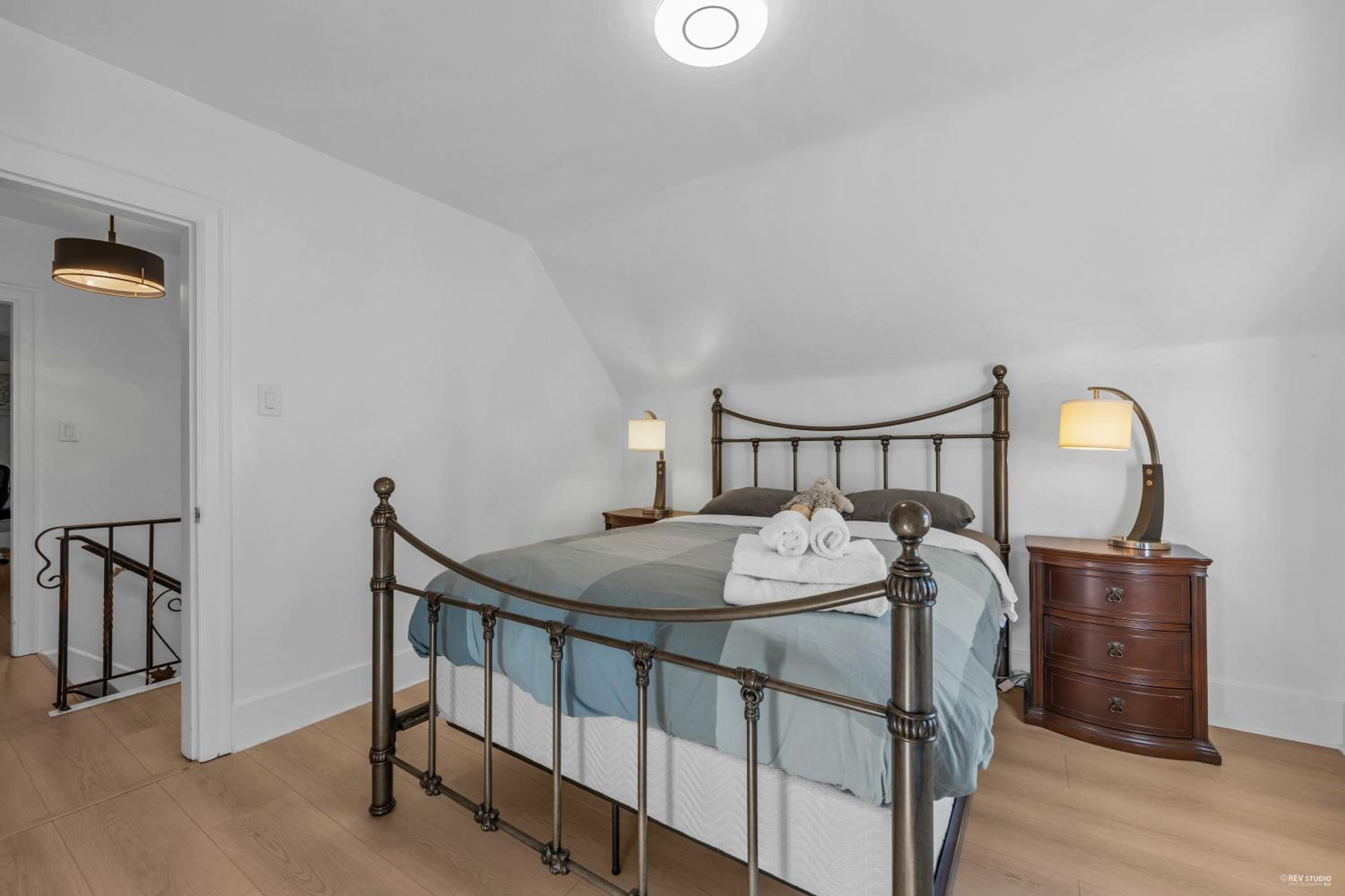 Cozy two bedroom in upper floor in Vancouver West