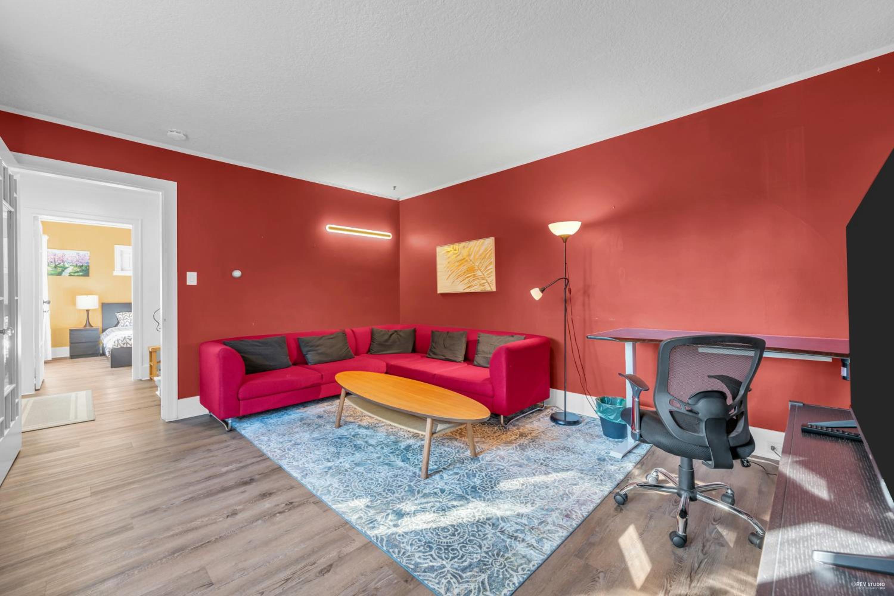 Cozy two bedroom in upper floor in Vancouver West