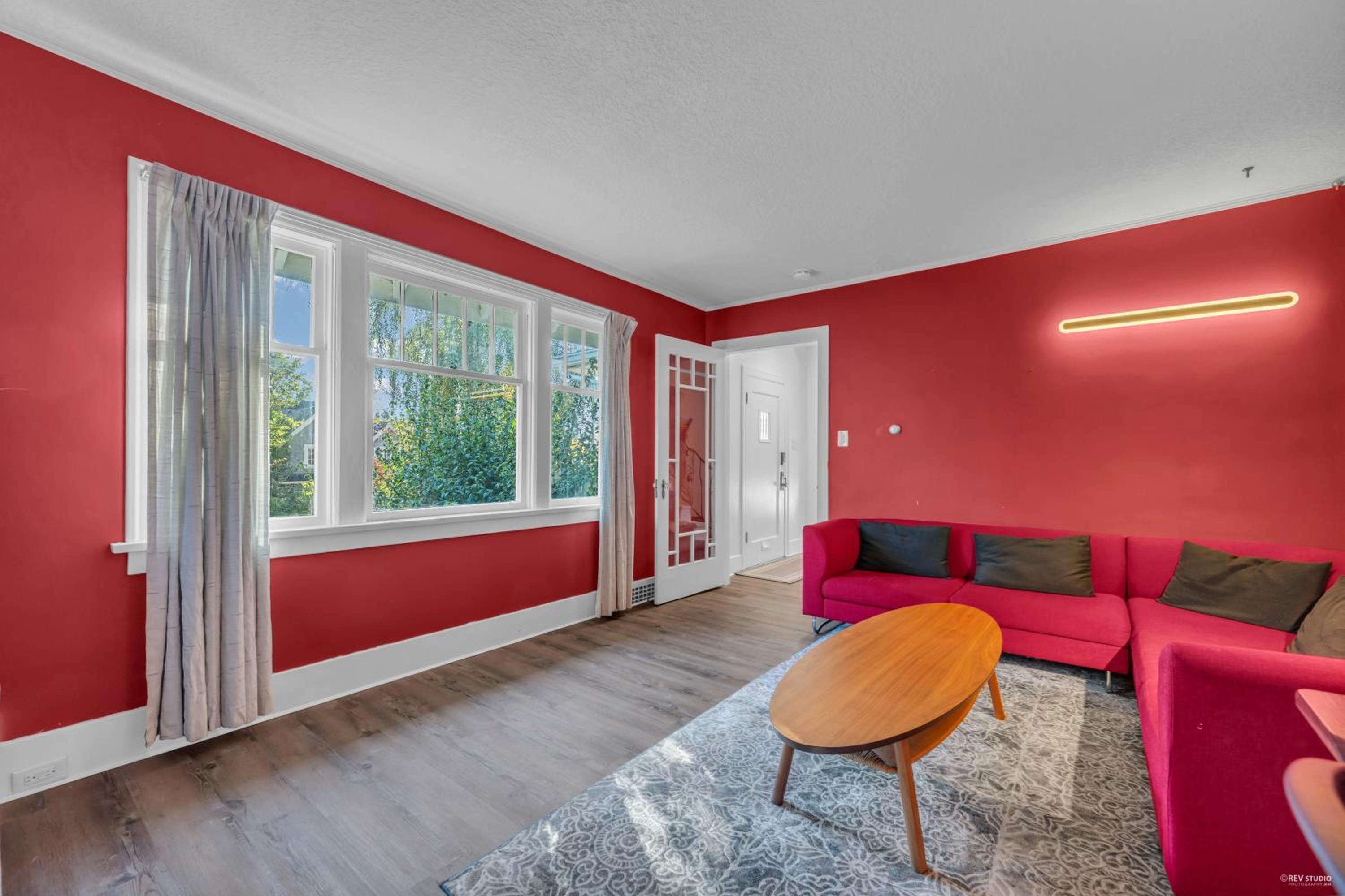 Cozy two bedroom in upper floor in Vancouver West
