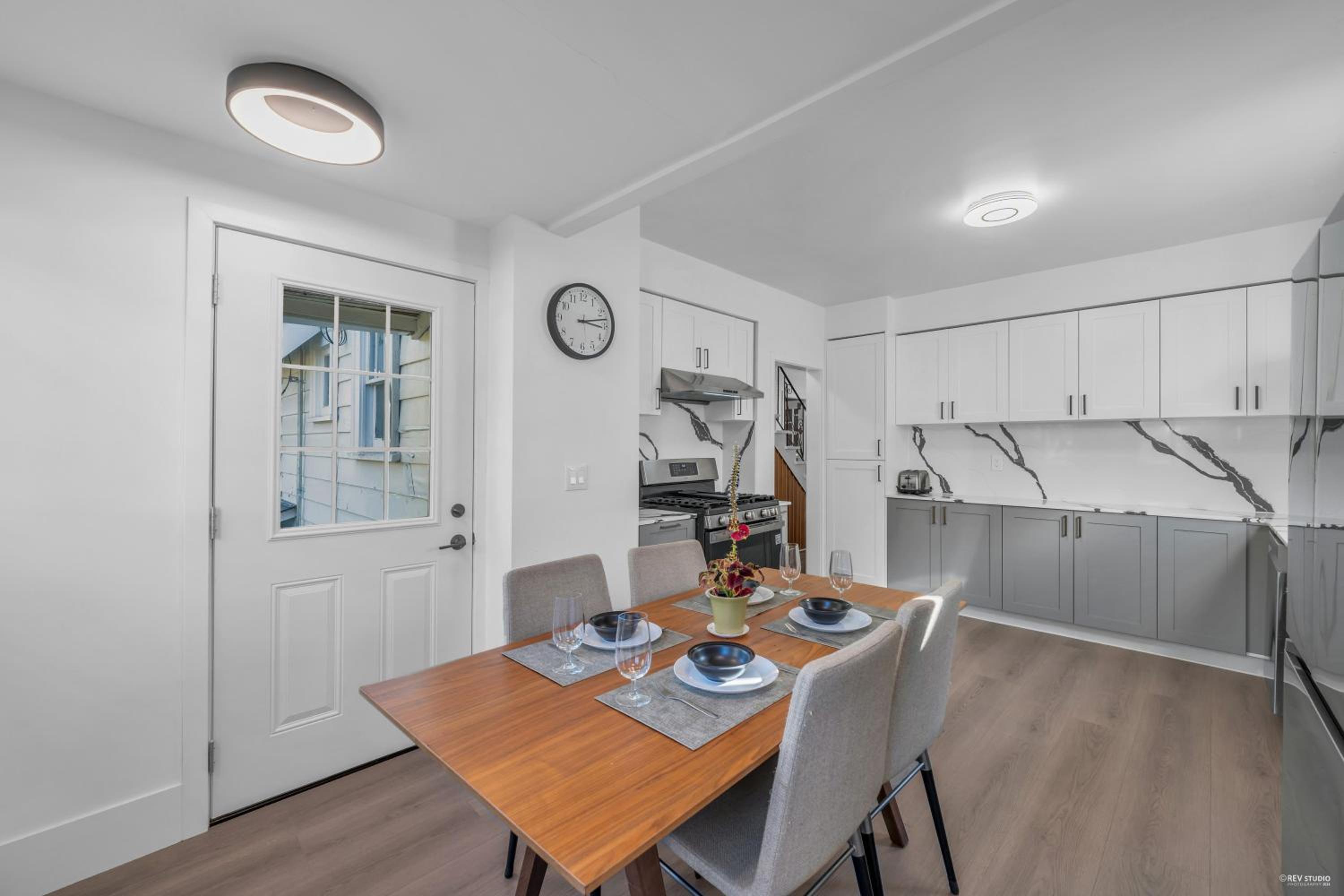 Cozy two bedroom in upper floor in Vancouver West