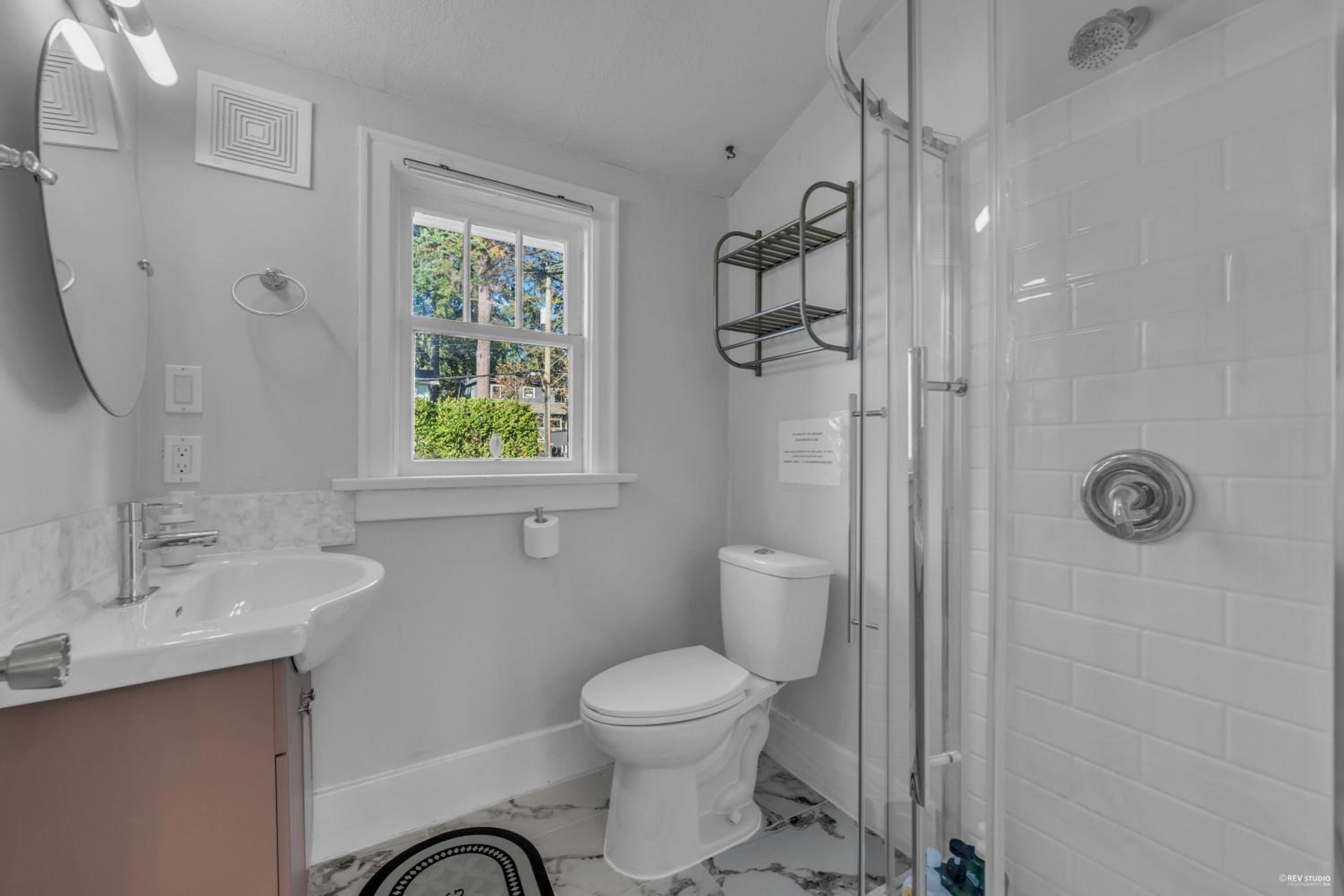 Cozy two bedroom in upper floor in Vancouver West