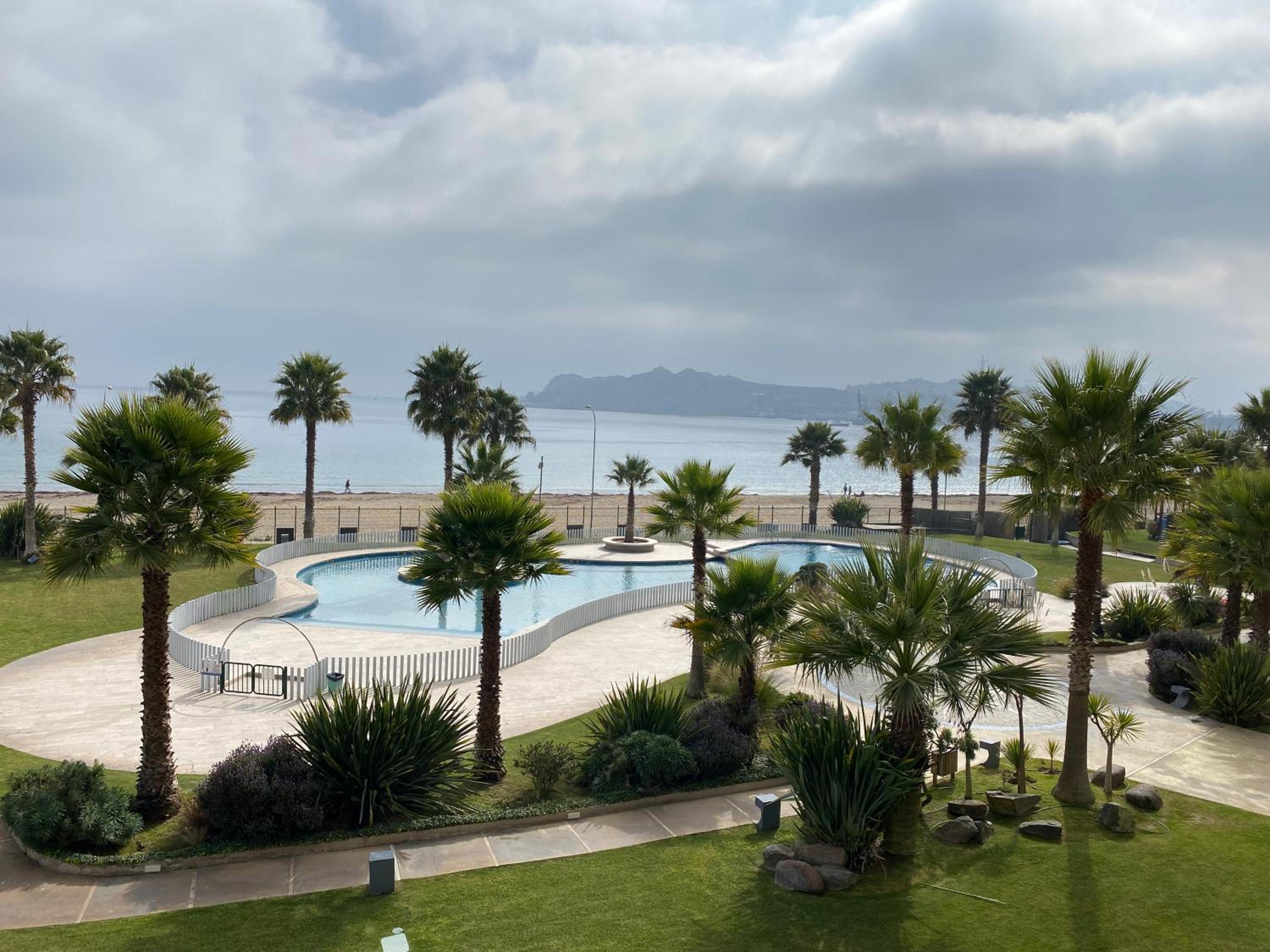 Edificio Costazul inserto playa La Herradura