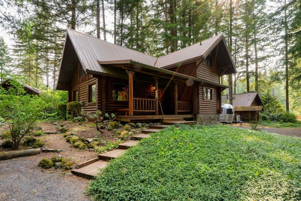 Mt Hood Log Cabin! Fresh Remodel with Airstream! Cabin, Airstream 1 view 3