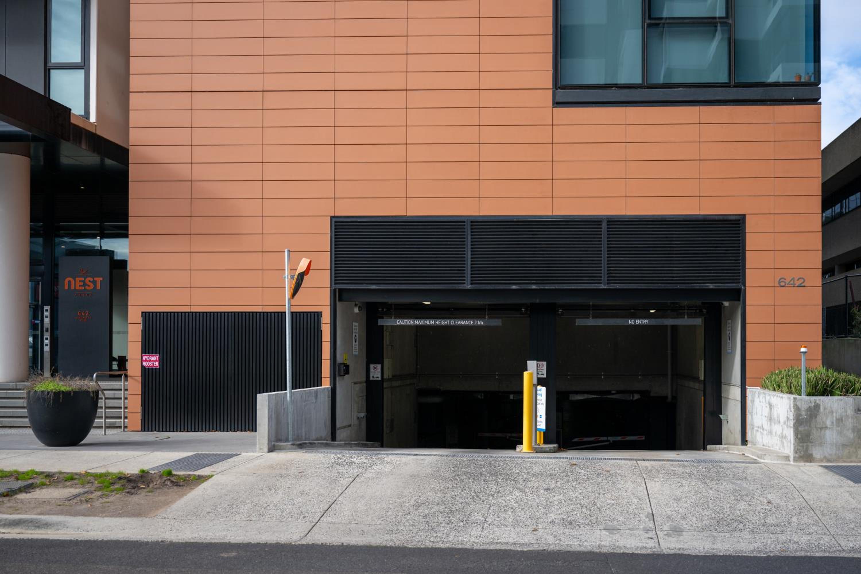 Luxe Modern I OPP Westfield I Pool I Gym I CarPark