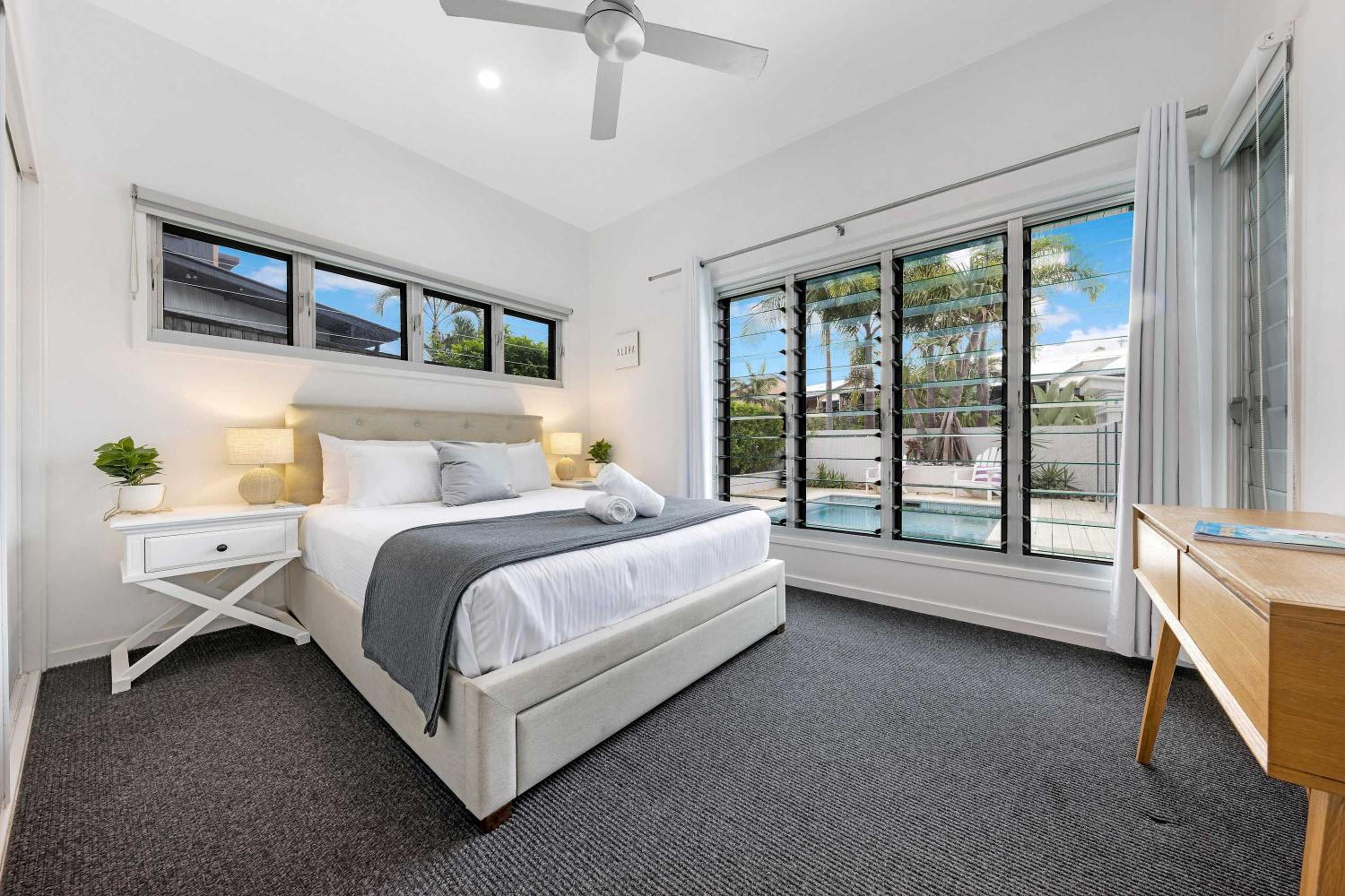 Stunning Alex Heads Beach House - Pet friendly