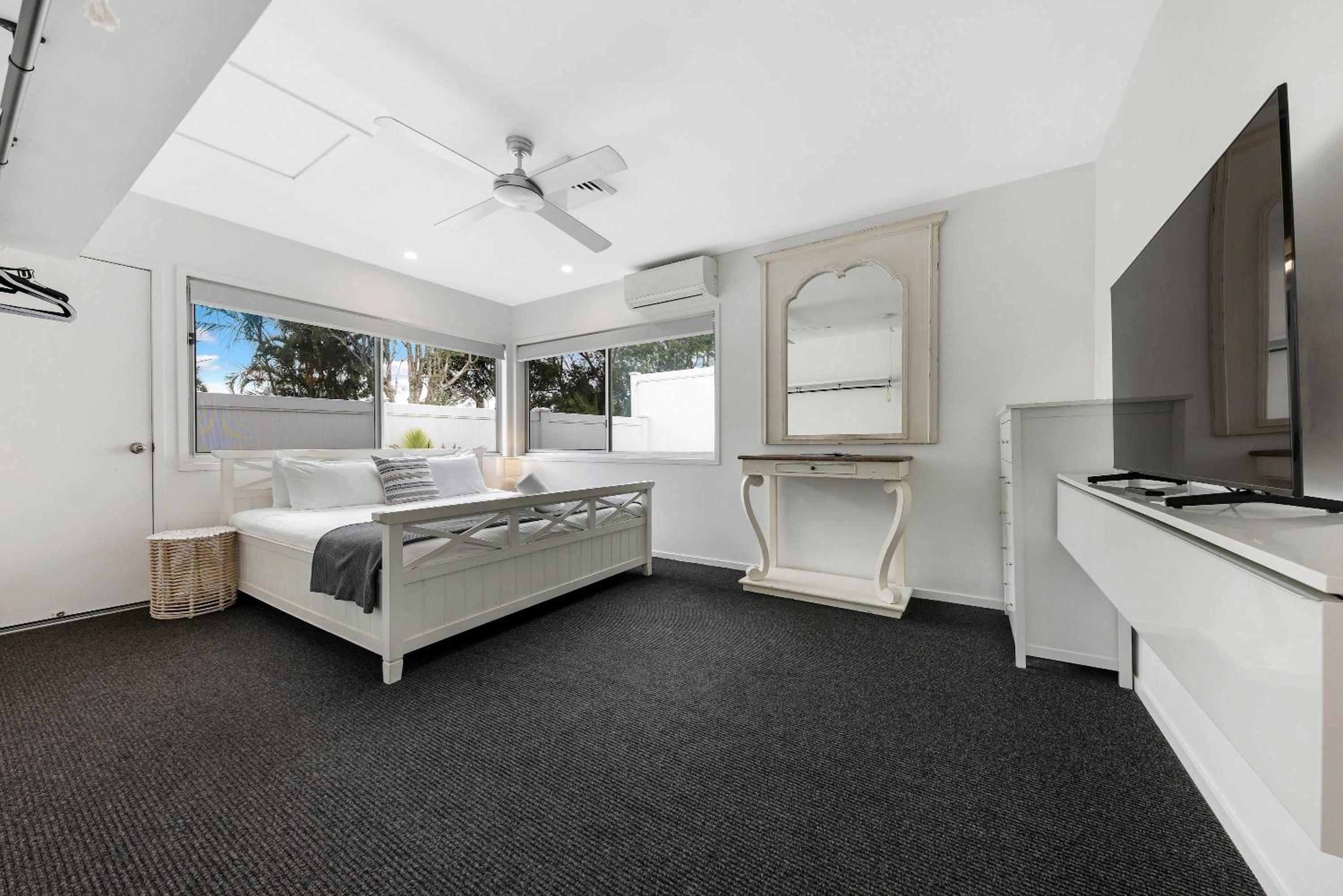 Stunning Alex Heads Beach House - Pet friendly