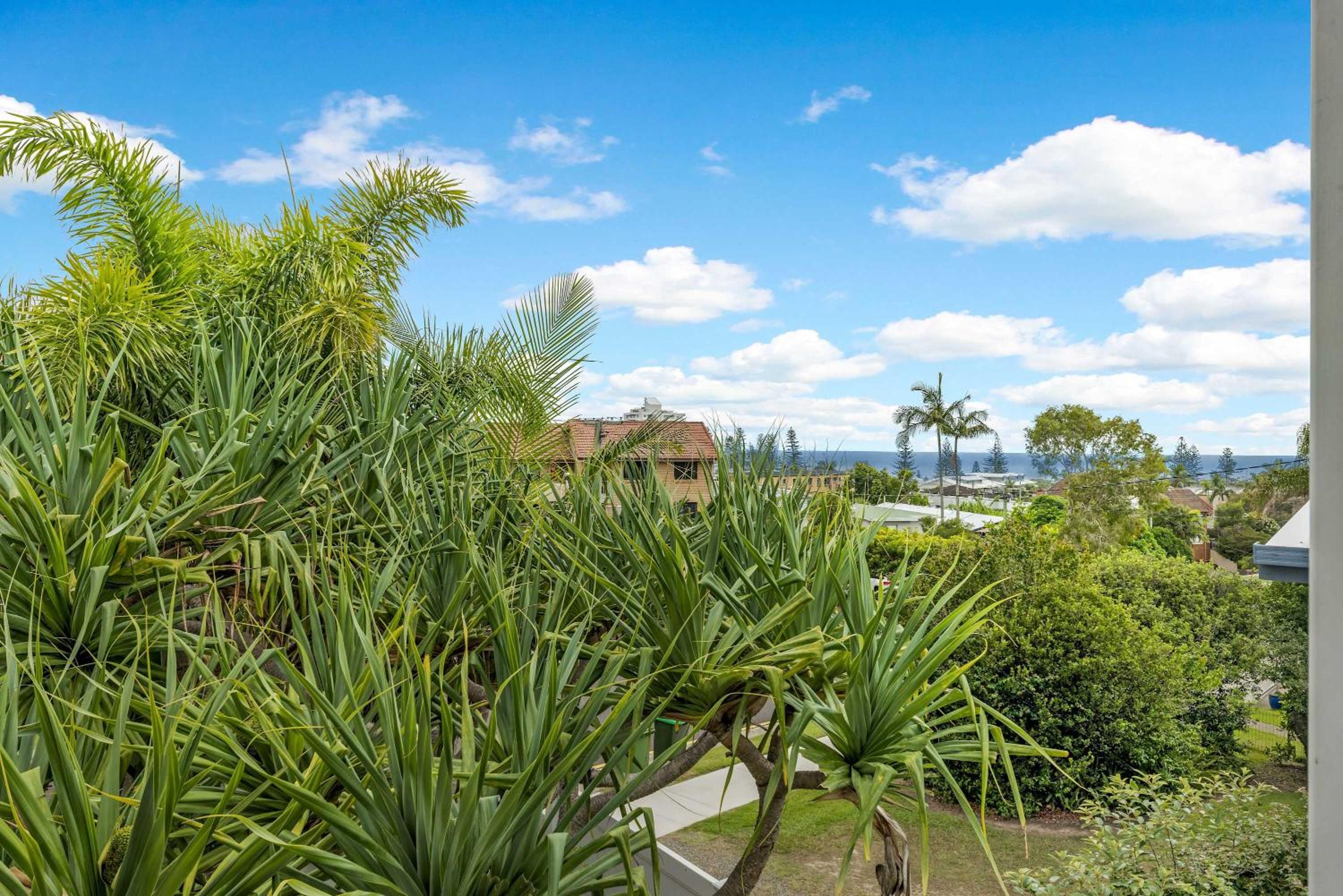 Stunning Alex Heads Beach House - Pet friendly