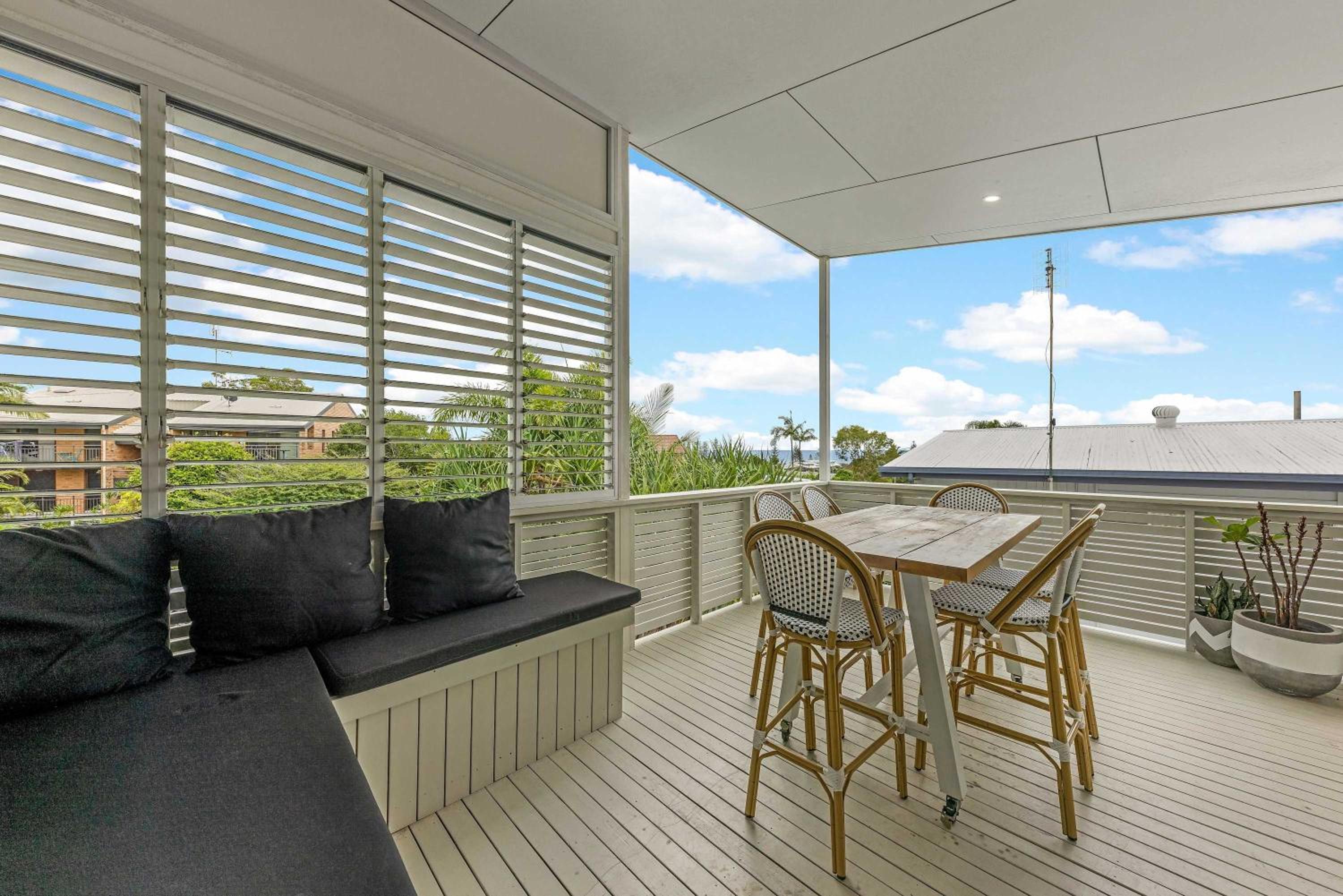 Stunning Alex Heads Beach House - Pet friendly
