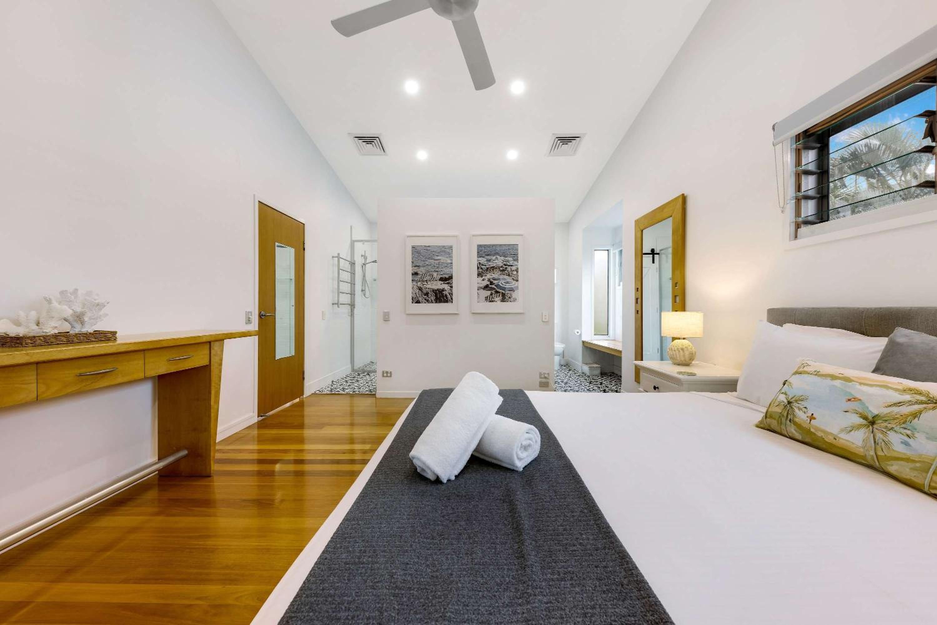 Stunning Alex Heads Beach House - Pet friendly