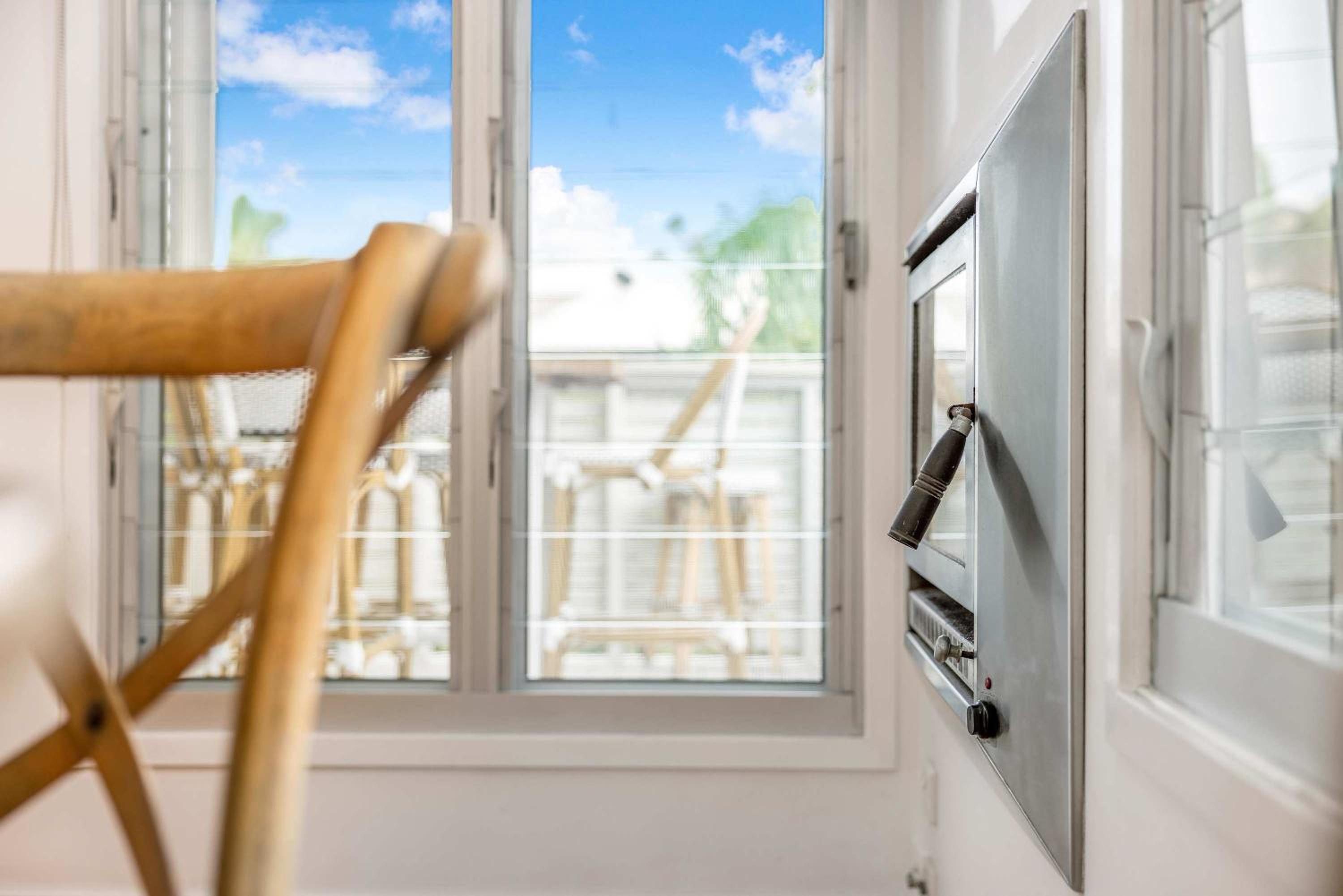 Stunning Alex Heads Beach House - Pet friendly