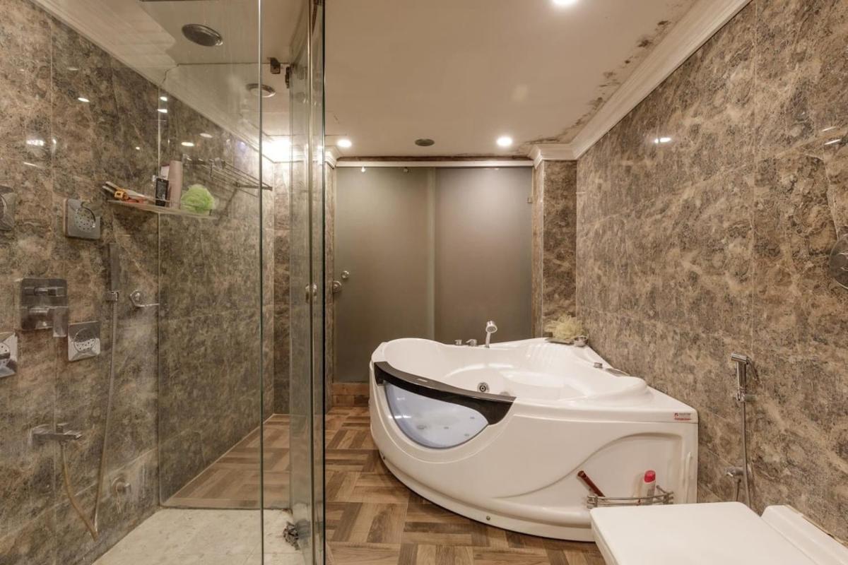 Rangmahal by StayJade Projector Jacuzzi & Pvt Pool view 5