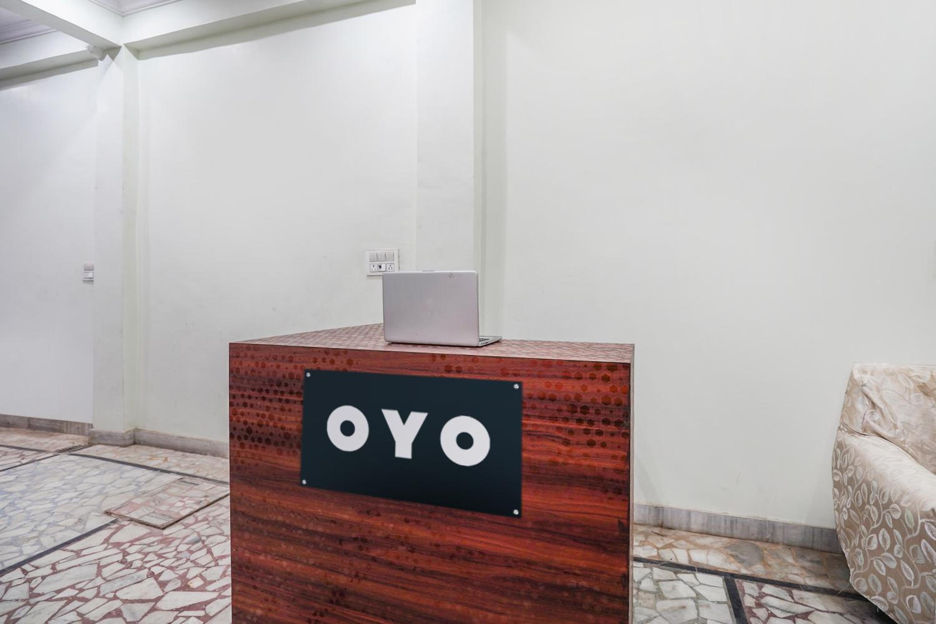 Lobby & Reception