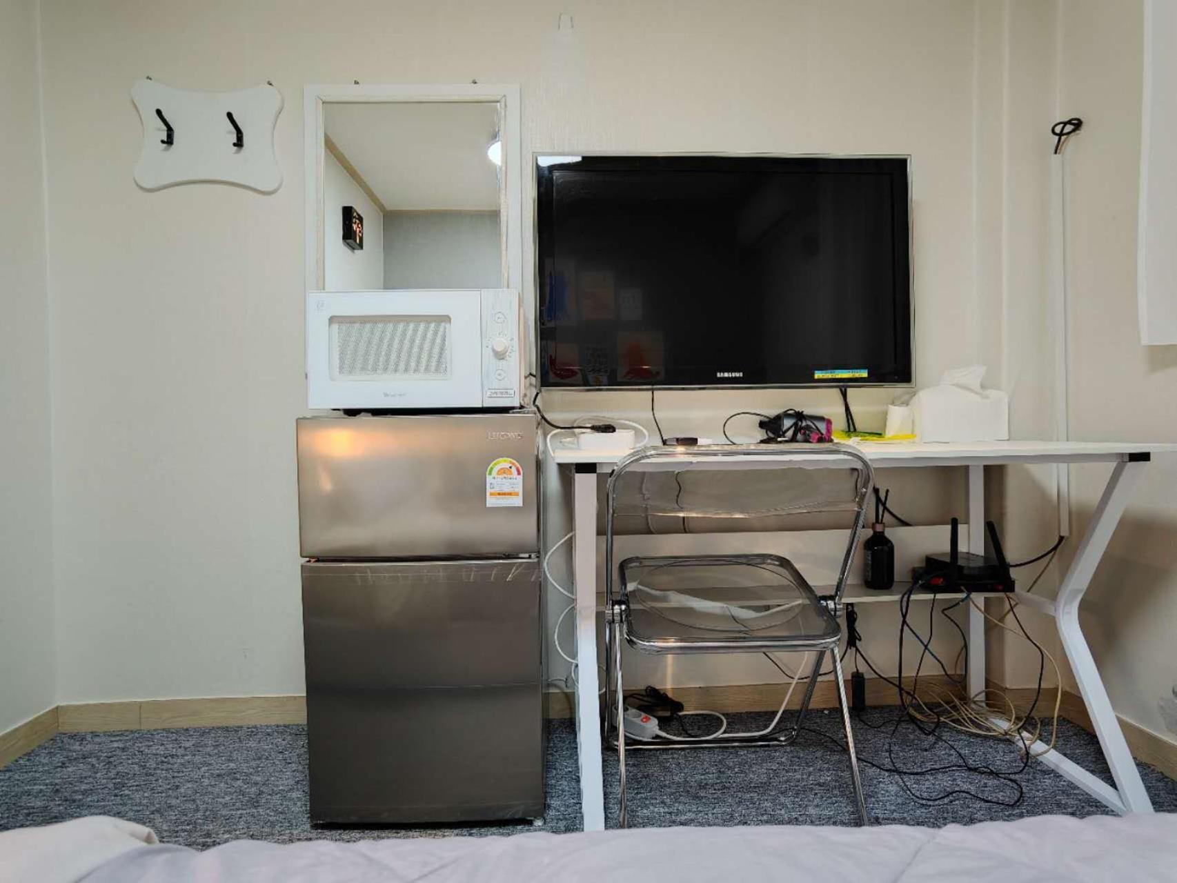 Guesthouse private room near metro view 5