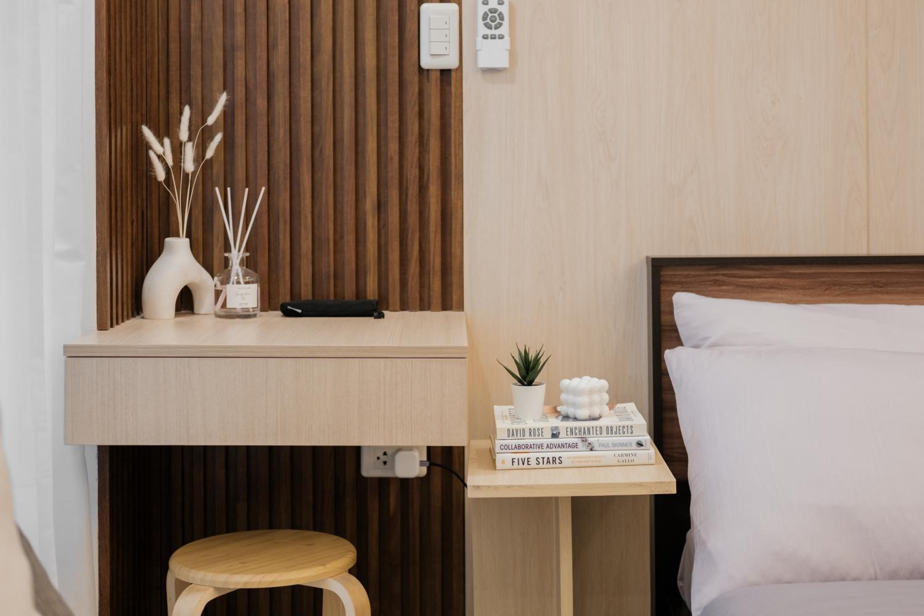 Eastwood City Cozy Designer Studio Long Stay Friendly Walk to Mall view 2