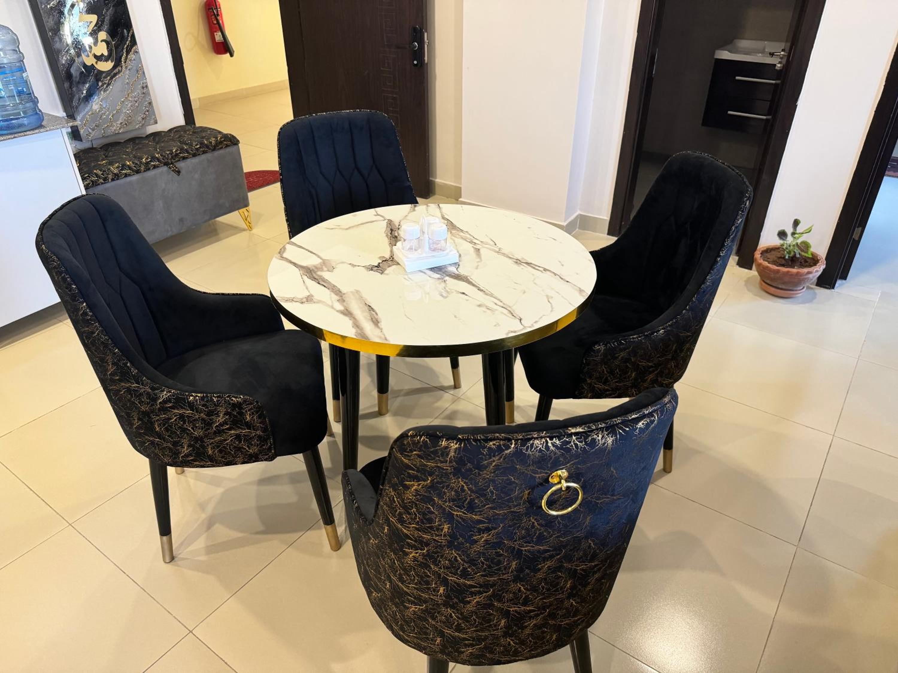 Luxury 2BDR cube apartment