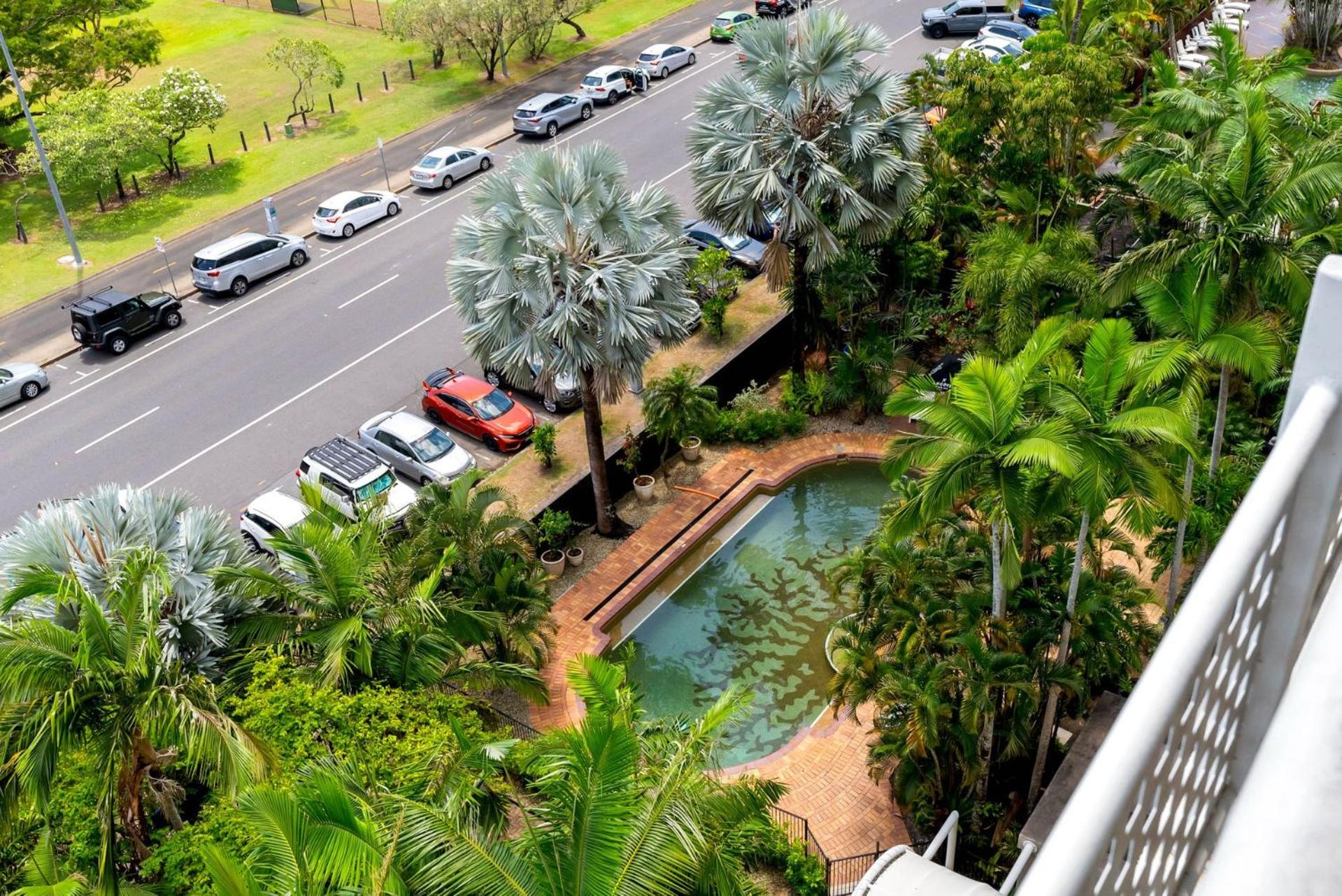 Belle Escapes Rydges Plaza Esplanade Luxury 2-Bedroom Apartment - Image 4